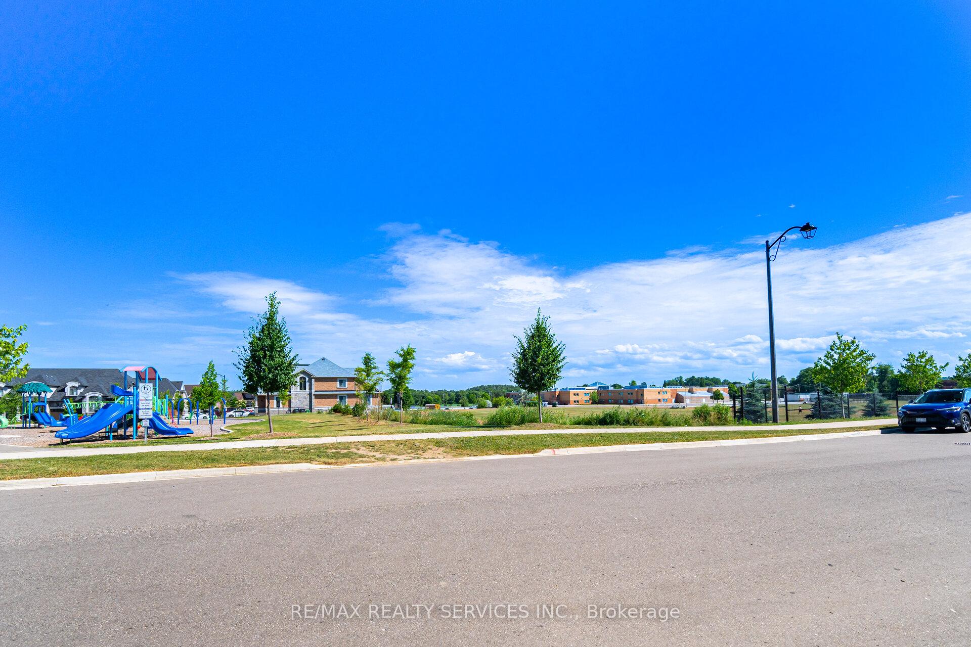Photo 27 of 32 Albert Spencer Avenue, Caledon, Caledon East — HOMEH