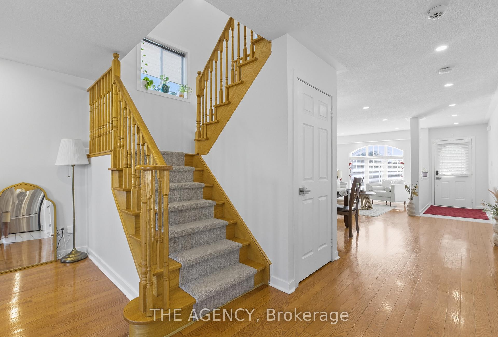 Photo 9 of 12 Robert Attersley Drive E, Whitby, Taunton North — HOMEH