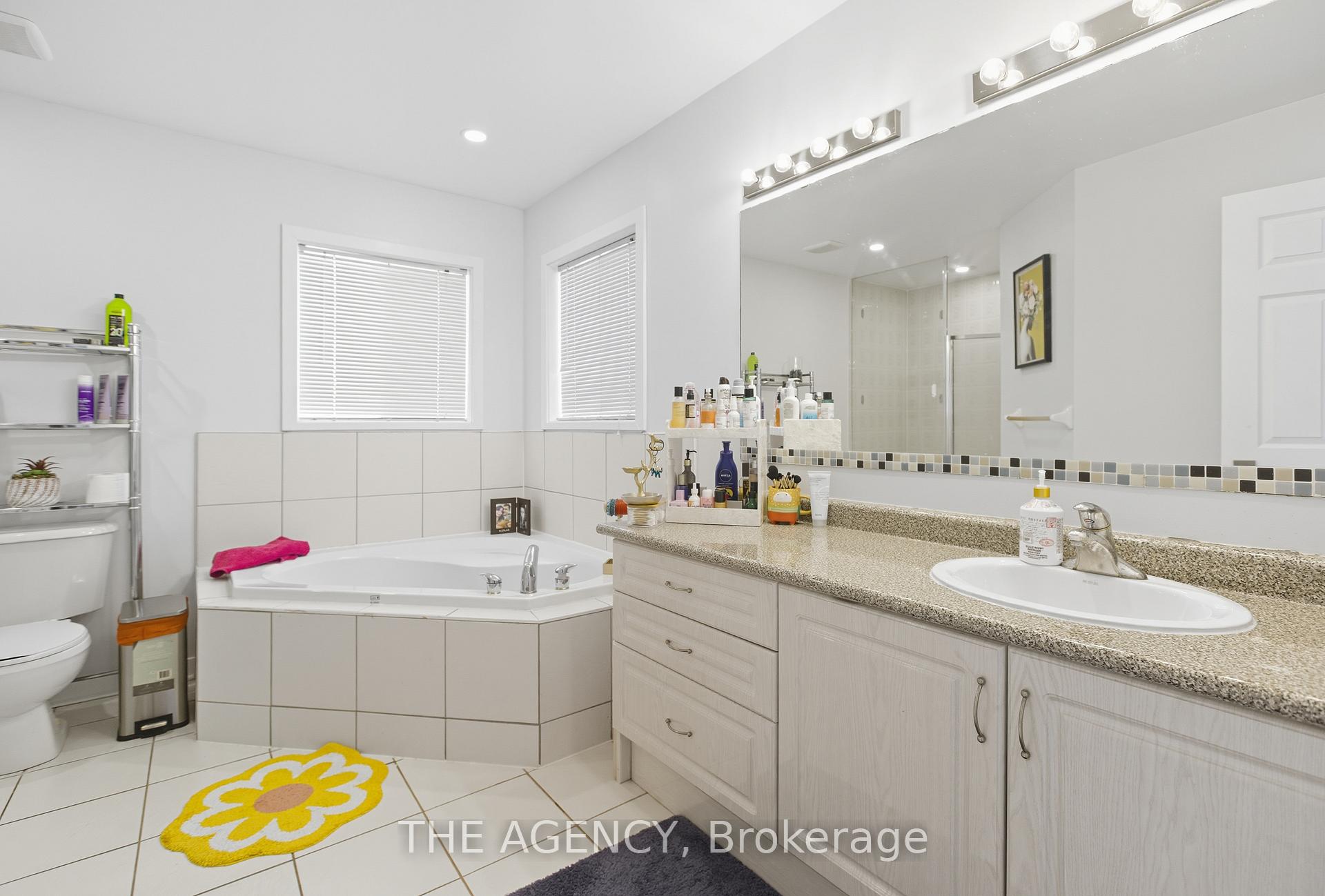 Photo 32 of 12 Robert Attersley Drive E, Whitby, Taunton North — HOMEH