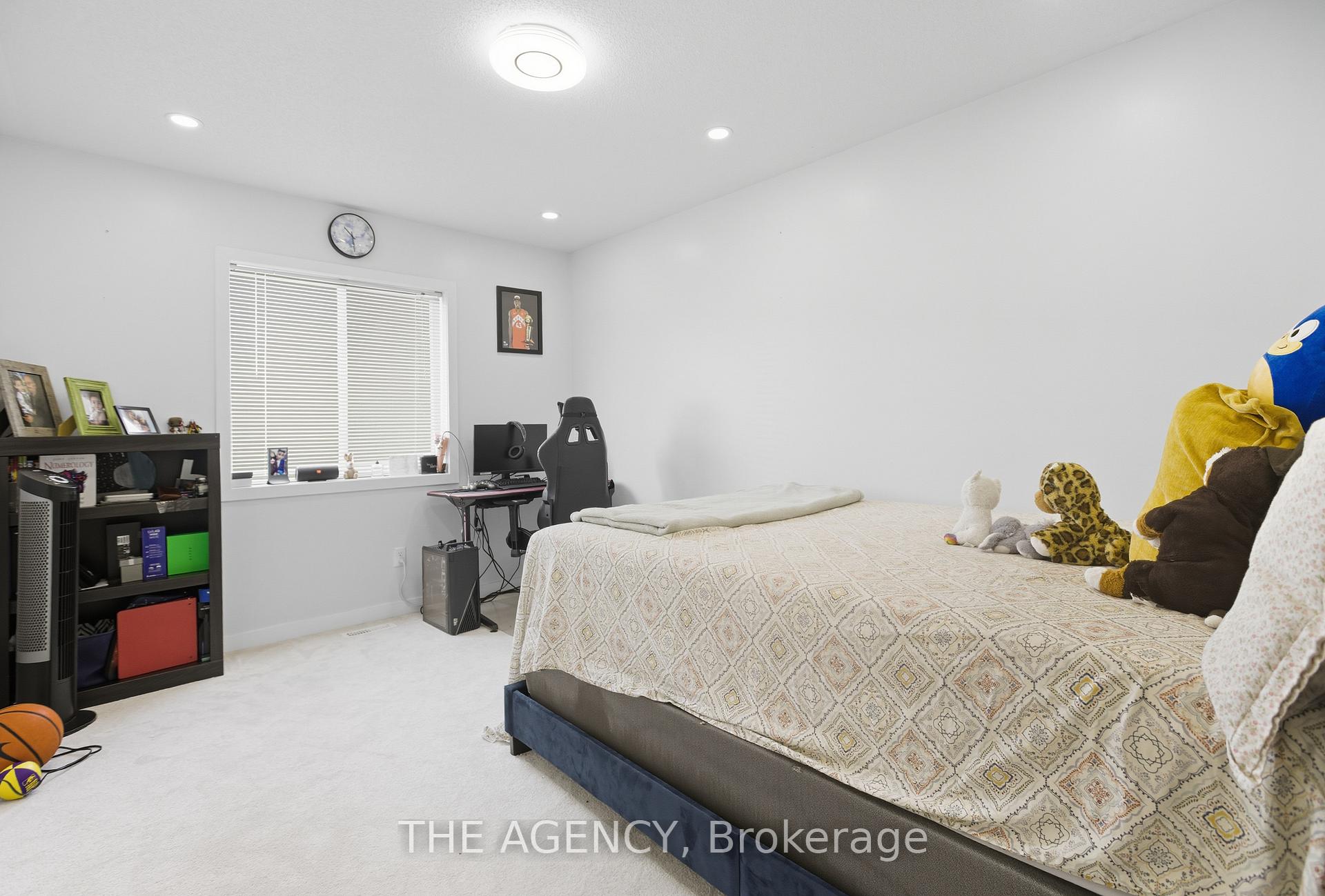 Photo 12 of 12 Robert Attersley Drive E, Whitby, Taunton North — HOMEH