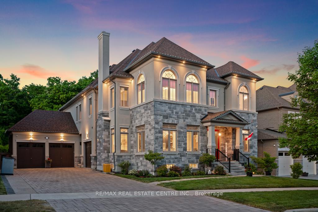 Front of 10 Crown Forest Court