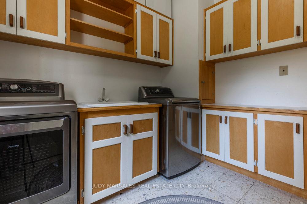 Photo 12 of 950 Old Mohawk Road, Hamilton, Iroquoia Heights — HOMEH