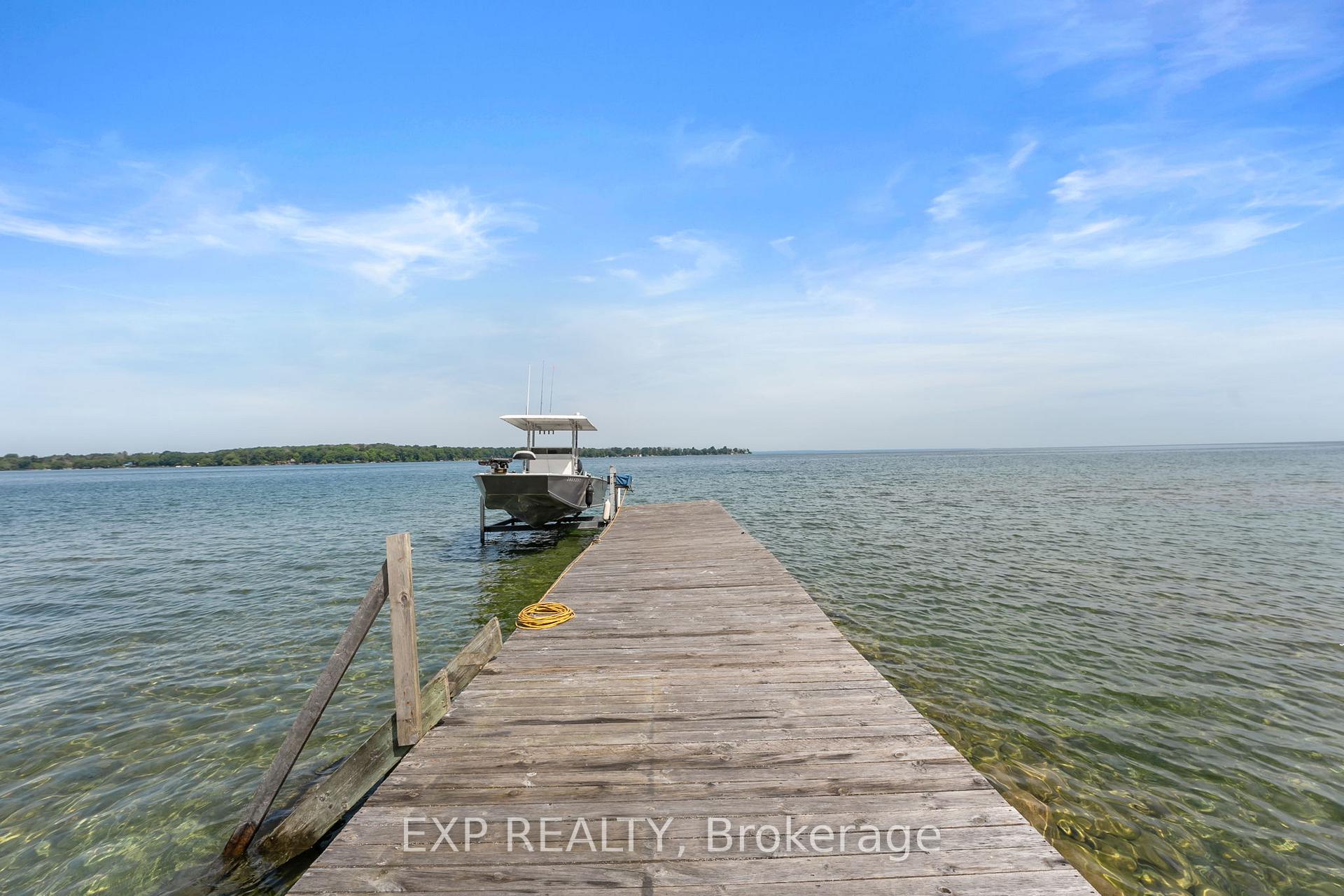 Photo 11 of 21 Lake Drive E, Georgina, Historic Lakeshore Communities — HOMEH