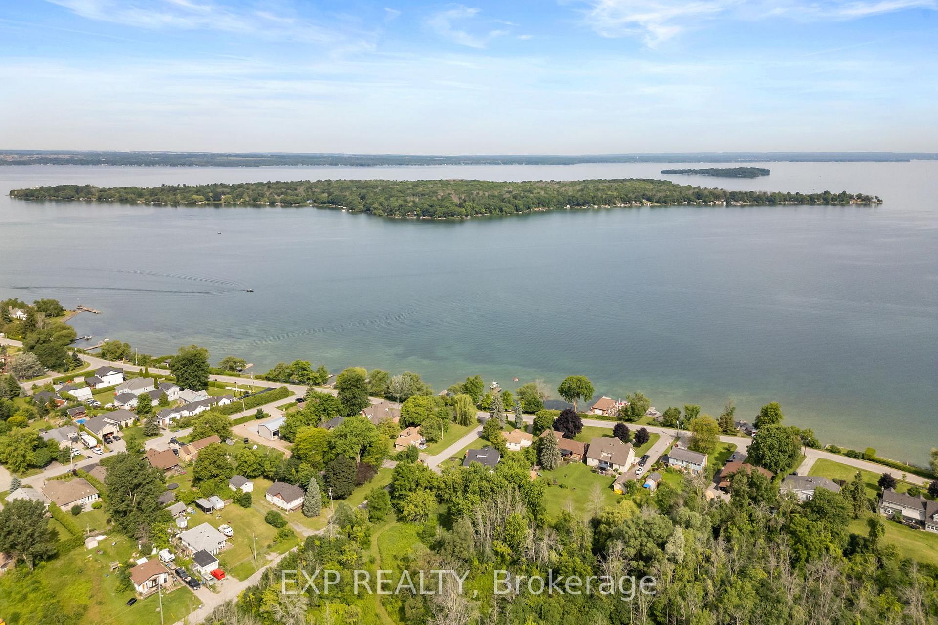 Photo 6 of 21 Lake Drive E, Georgina, Historic Lakeshore Communities — HOMEH