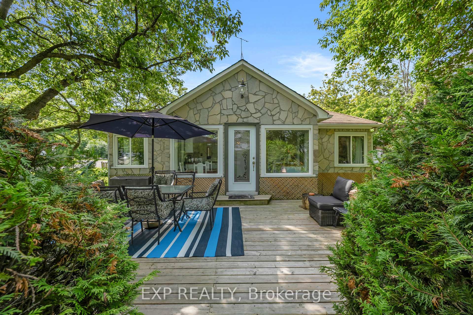 Photo 4 of 21 Lake Drive E, Georgina, Historic Lakeshore Communities — HOMEH