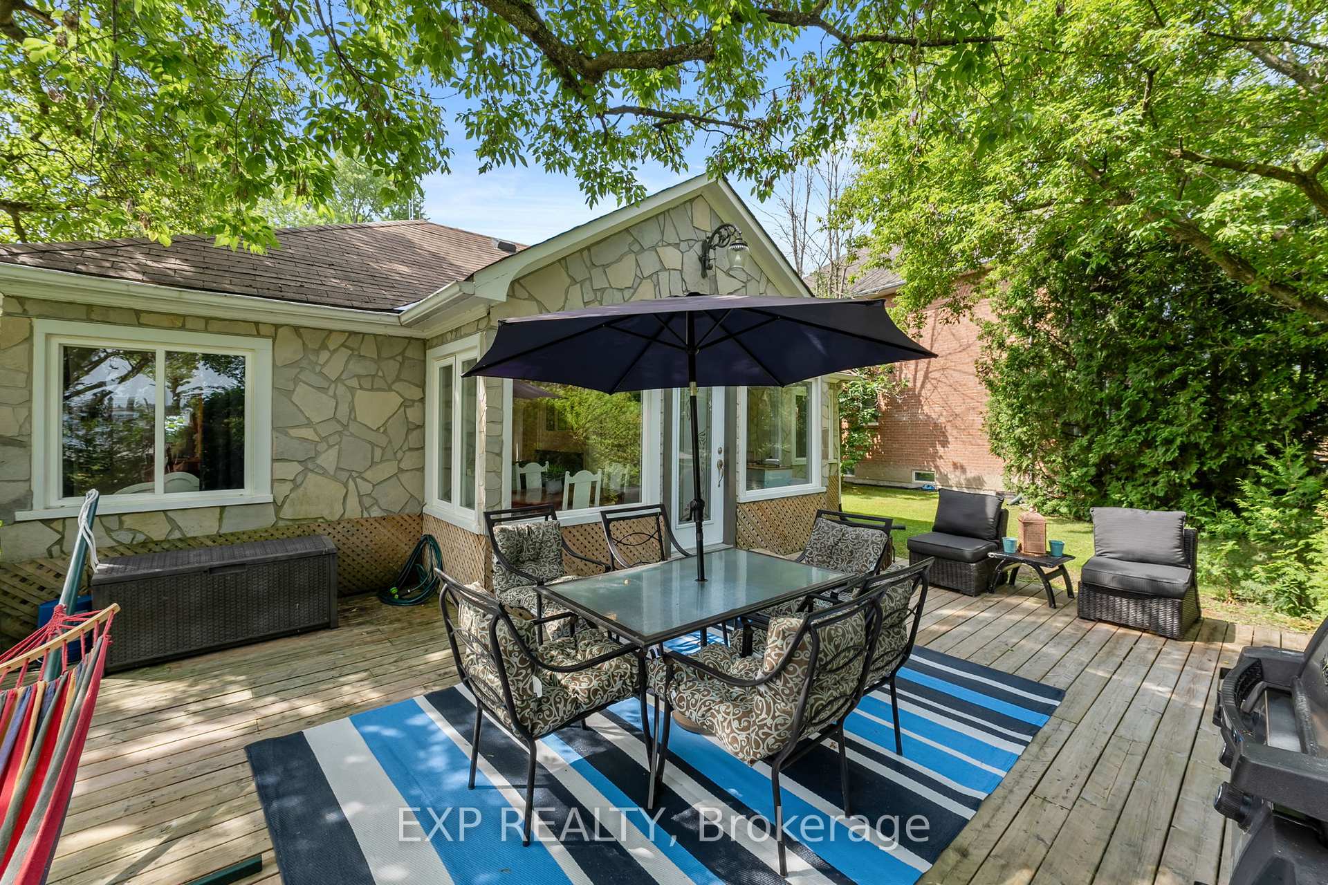 Photo 8 of 21 Lake Drive E, Georgina, Historic Lakeshore Communities — HOMEH