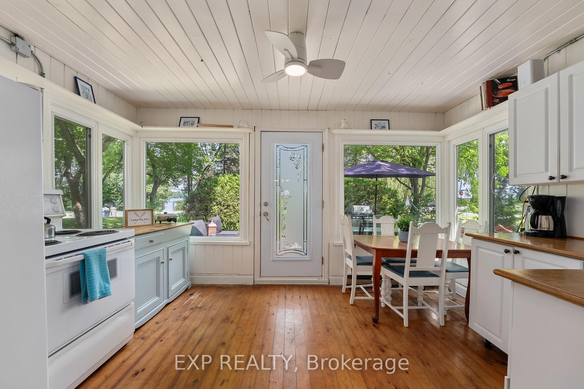 Photo 7 of 21 Lake Drive E, Georgina, Historic Lakeshore Communities — HOMEH