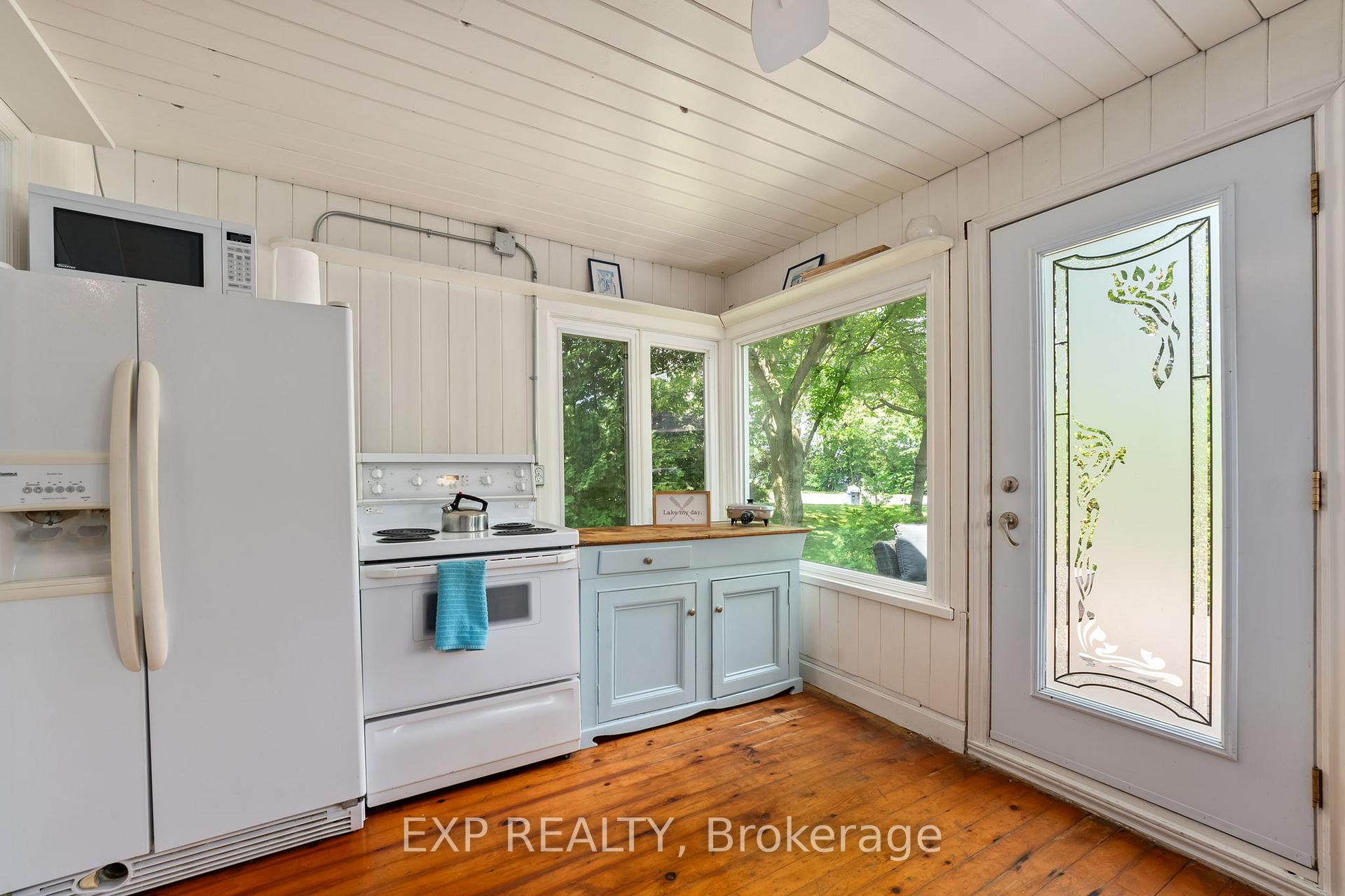 Photo 10 of 21 Lake Drive E, Georgina, Historic Lakeshore Communities — HOMEH