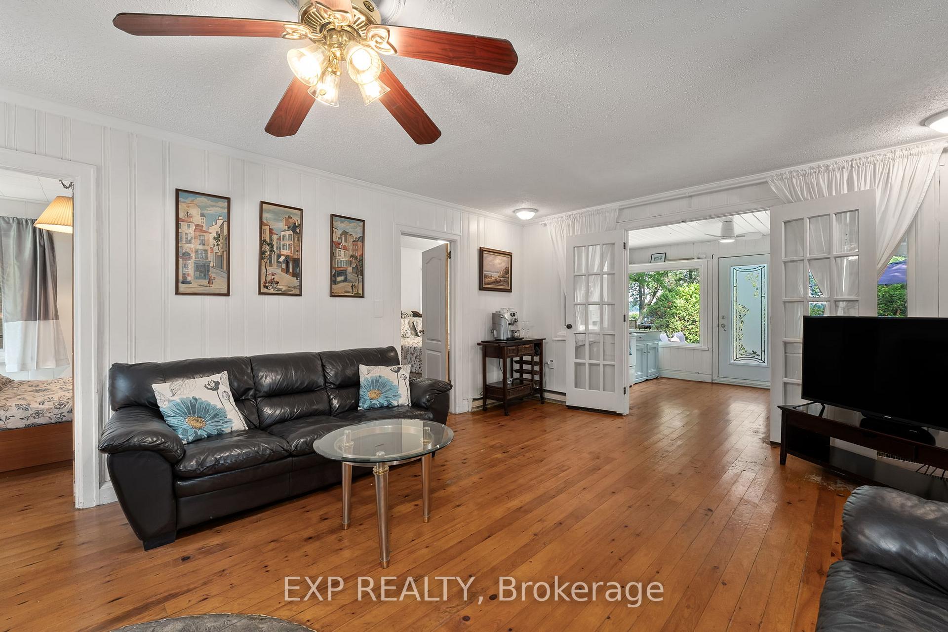 Photo 12 of 21 Lake Drive E, Georgina, Historic Lakeshore Communities — HOMEH
