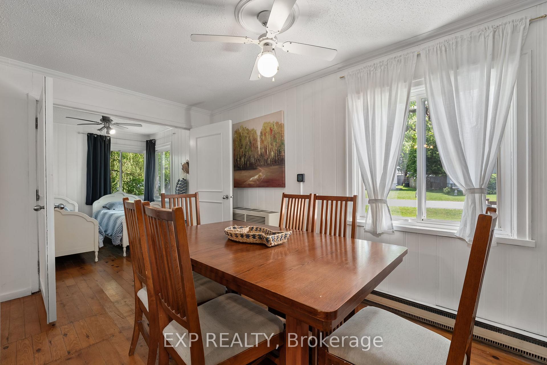 Photo 25 of 21 Lake Drive E, Georgina, Historic Lakeshore Communities — HOMEH