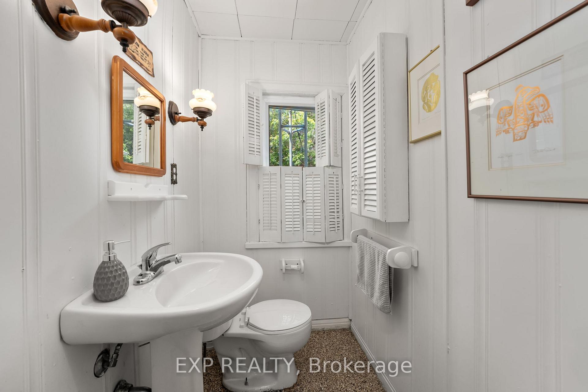 Photo 13 of 21 Lake Drive E, Georgina, Historic Lakeshore Communities — HOMEH