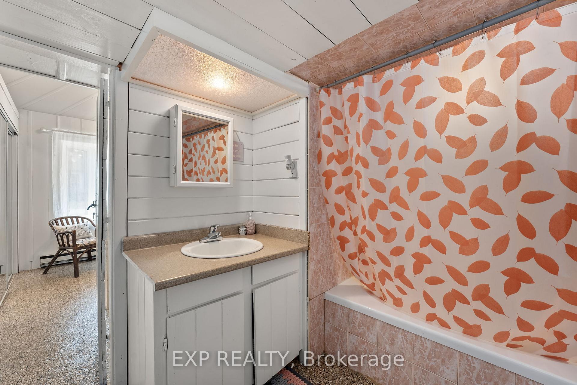 Photo 27 of 21 Lake Drive E, Georgina, Historic Lakeshore Communities — HOMEH