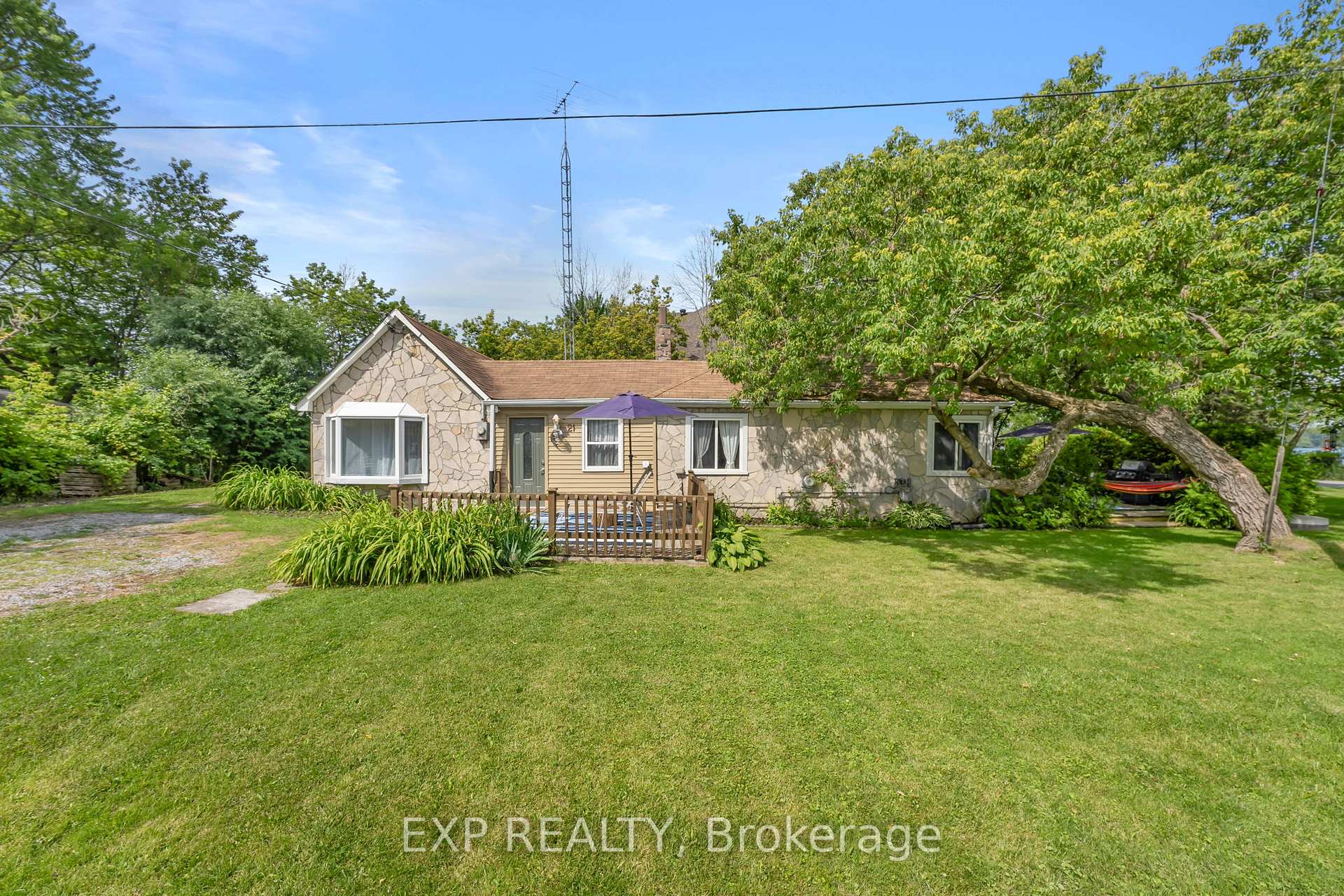 Photo 28 of 21 Lake Drive E, Georgina, Historic Lakeshore Communities — HOMEH