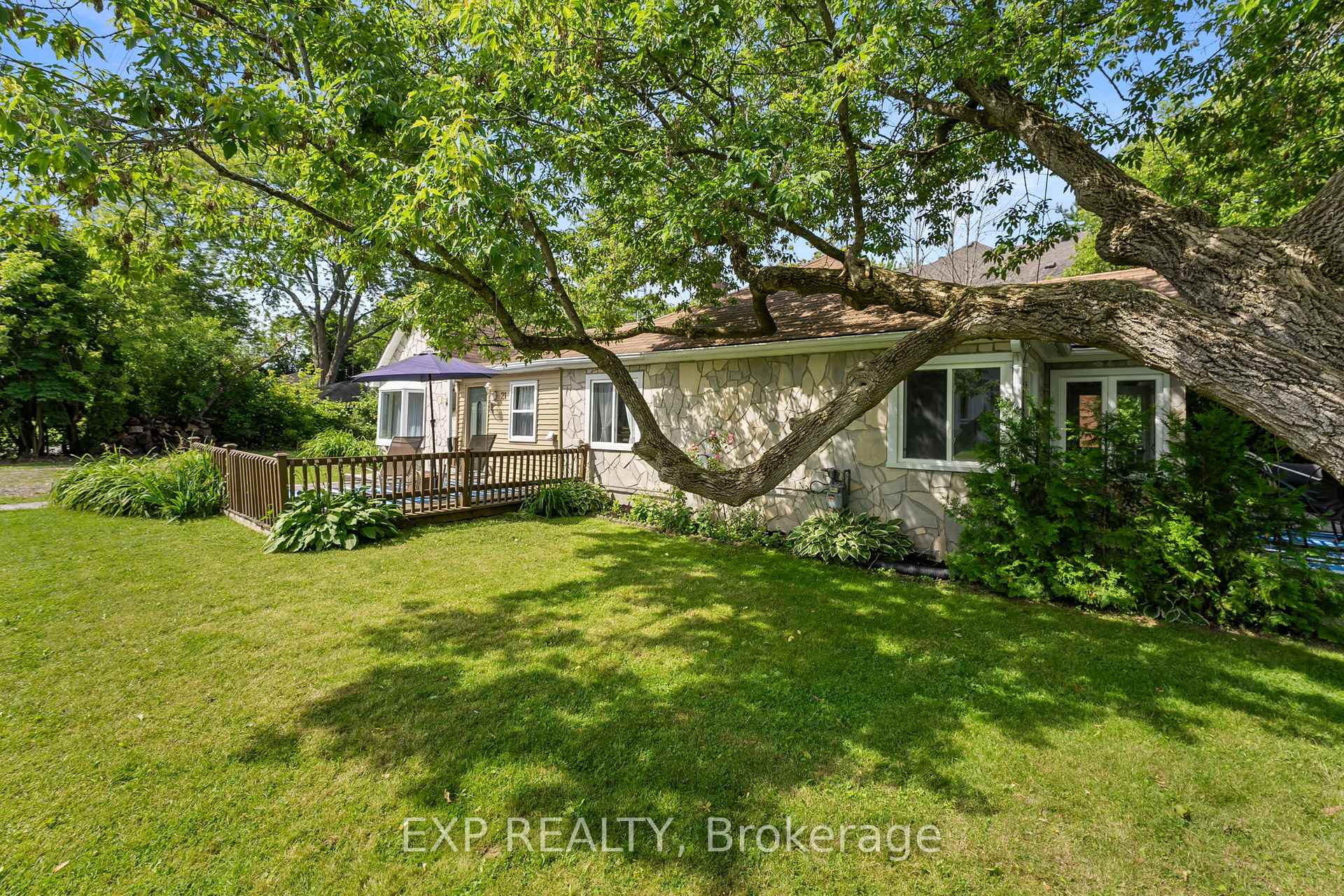 Photo 32 of 21 Lake Drive E, Georgina, Historic Lakeshore Communities — HOMEH