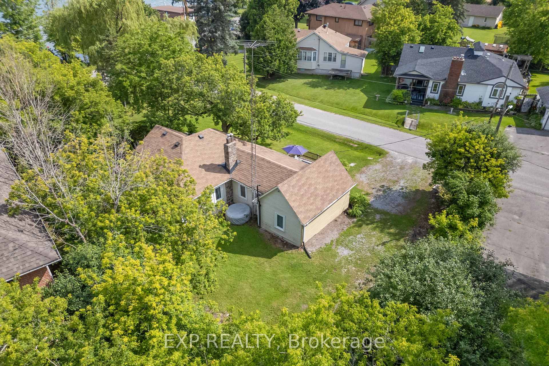 Photo 29 of 21 Lake Drive E, Georgina, Historic Lakeshore Communities — HOMEH