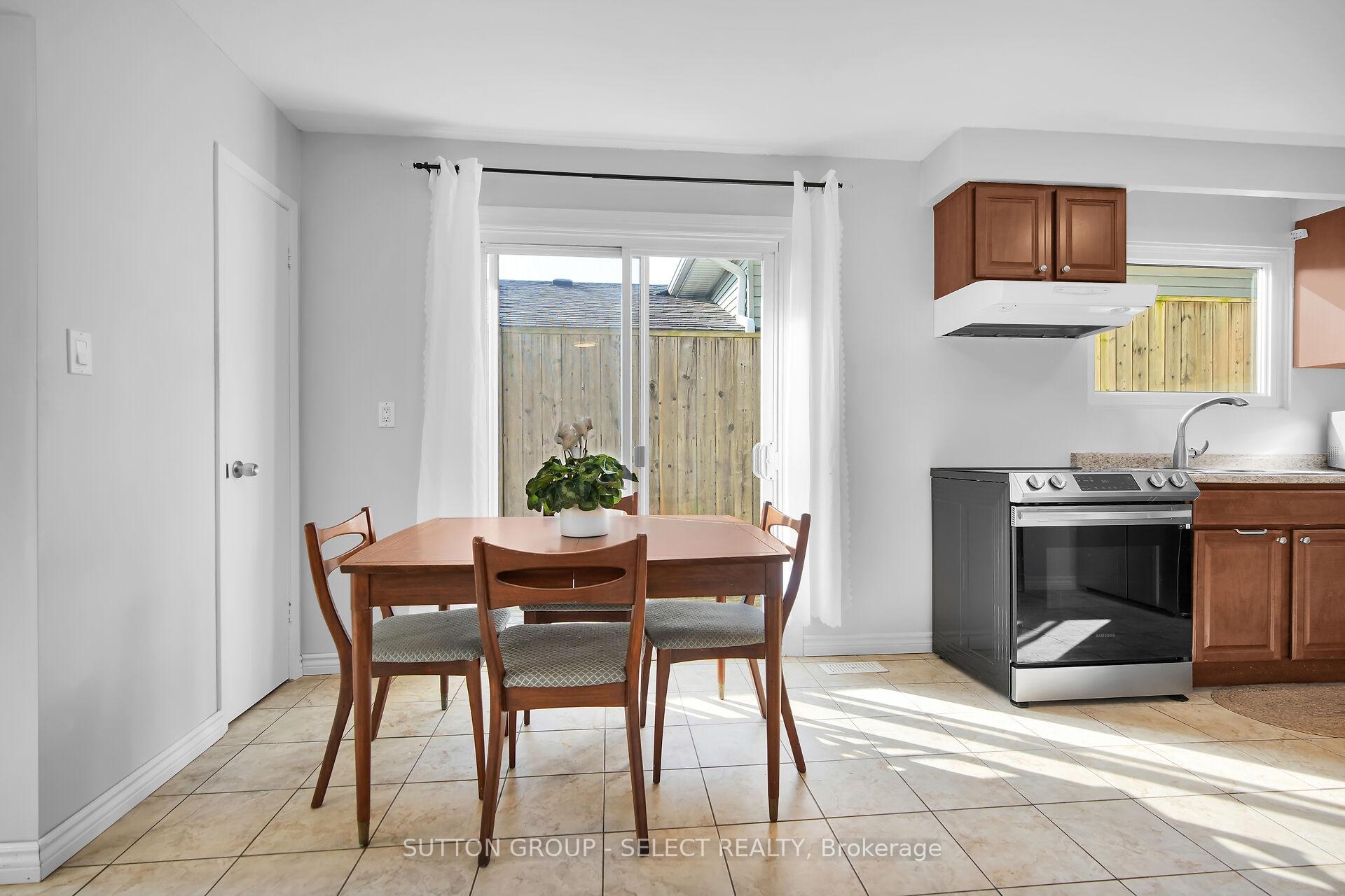 Photo 12 of 10 Forest Drive, Brant, Paris — HOMEH