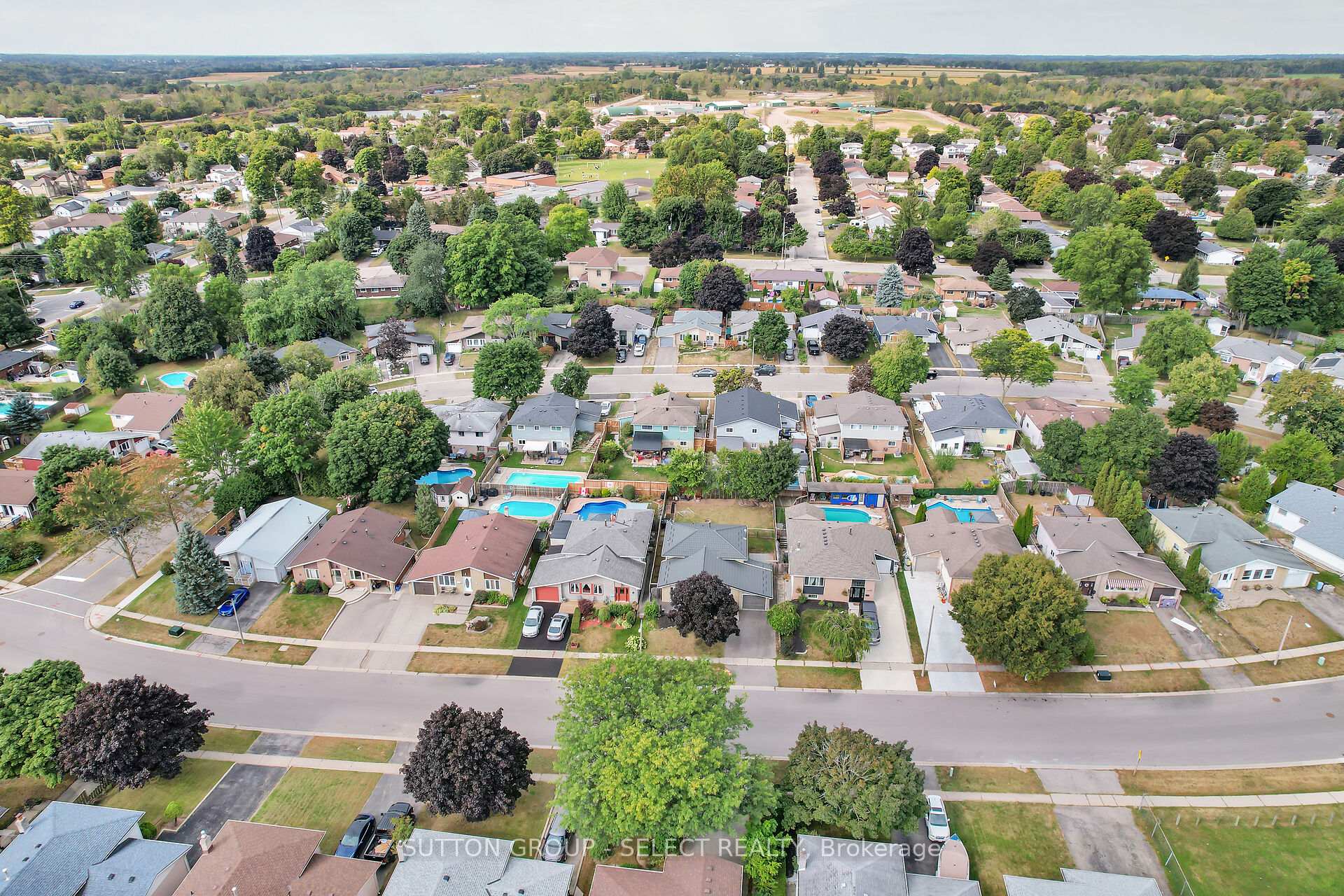 Photo 30 of 10 Forest Drive, Brant, Paris — HOMEH