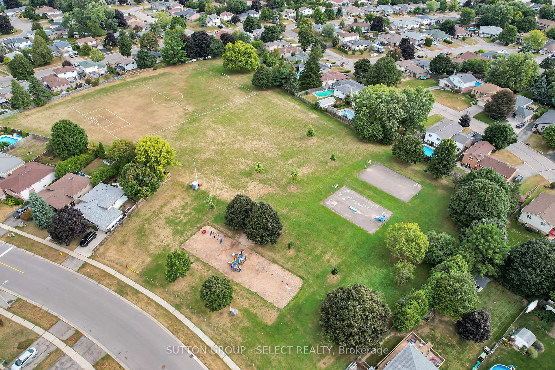 Photo 35 of 10 Forest Drive, Brant, Paris — HOMEH