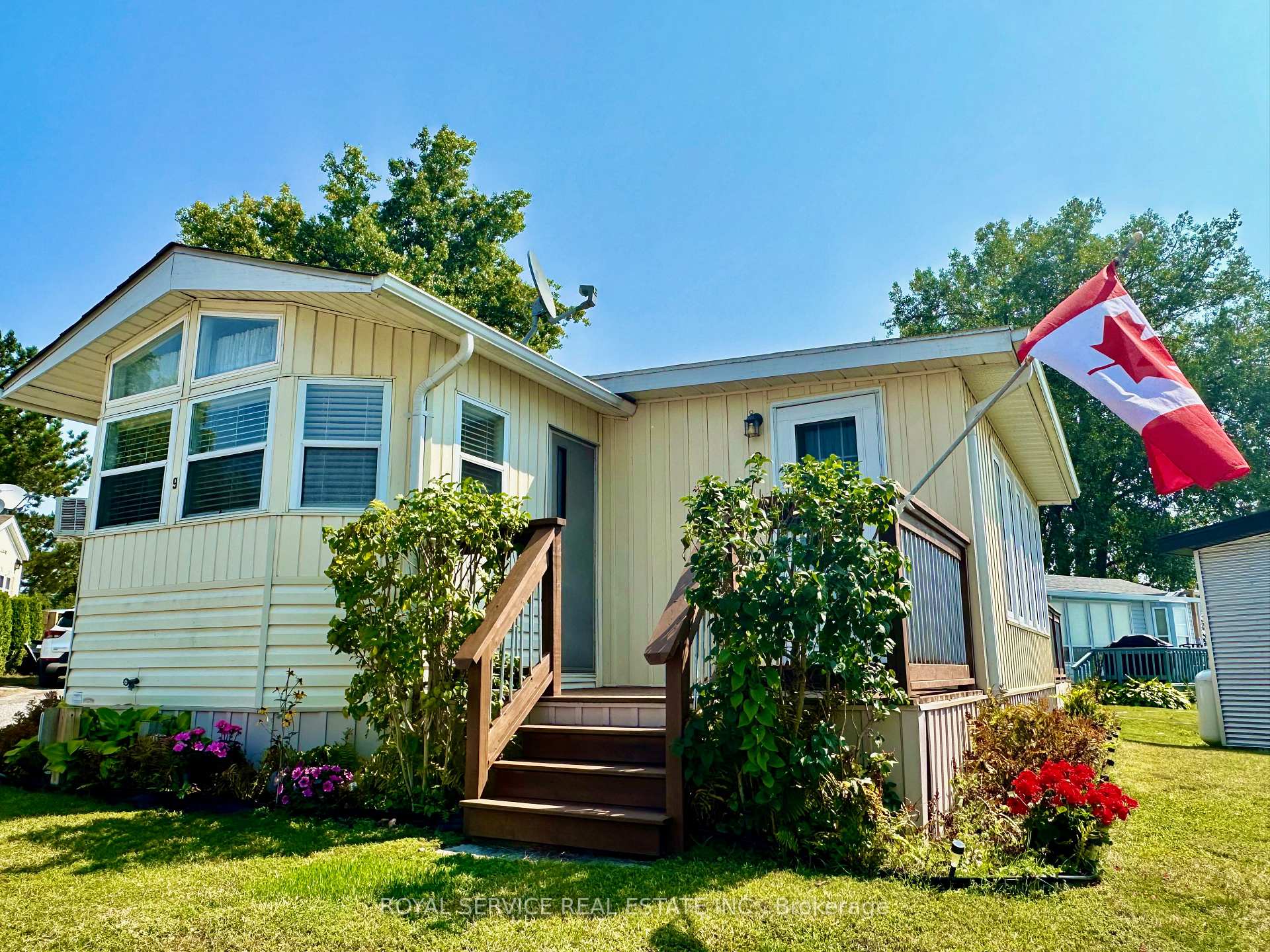 Front of Unit 9, 116 Cedardale Road