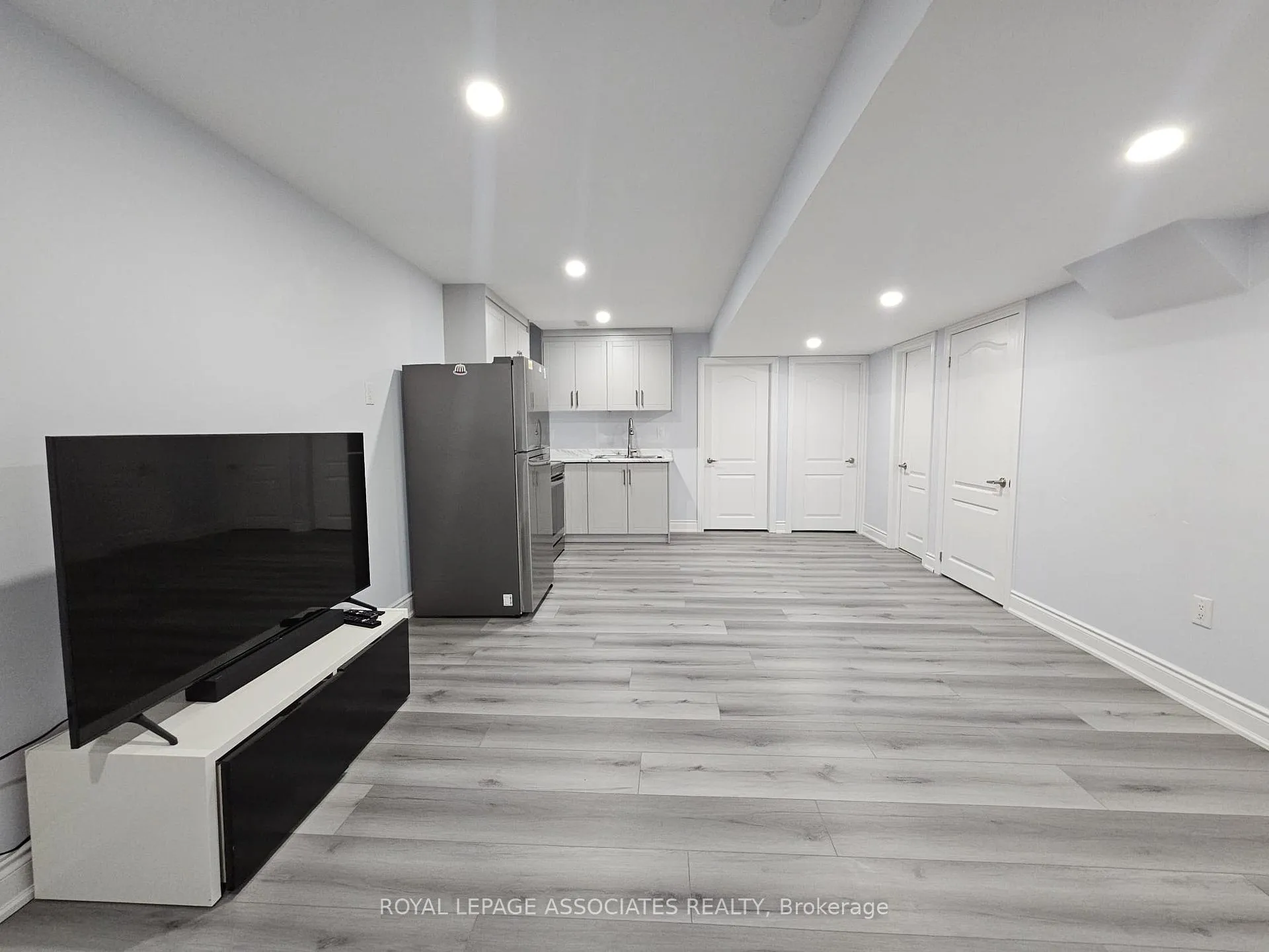 Photo 3 of Unit Bsmt, 131 Lloyd Sanderson Drive, Brampton, Credit Valley — HOMEH