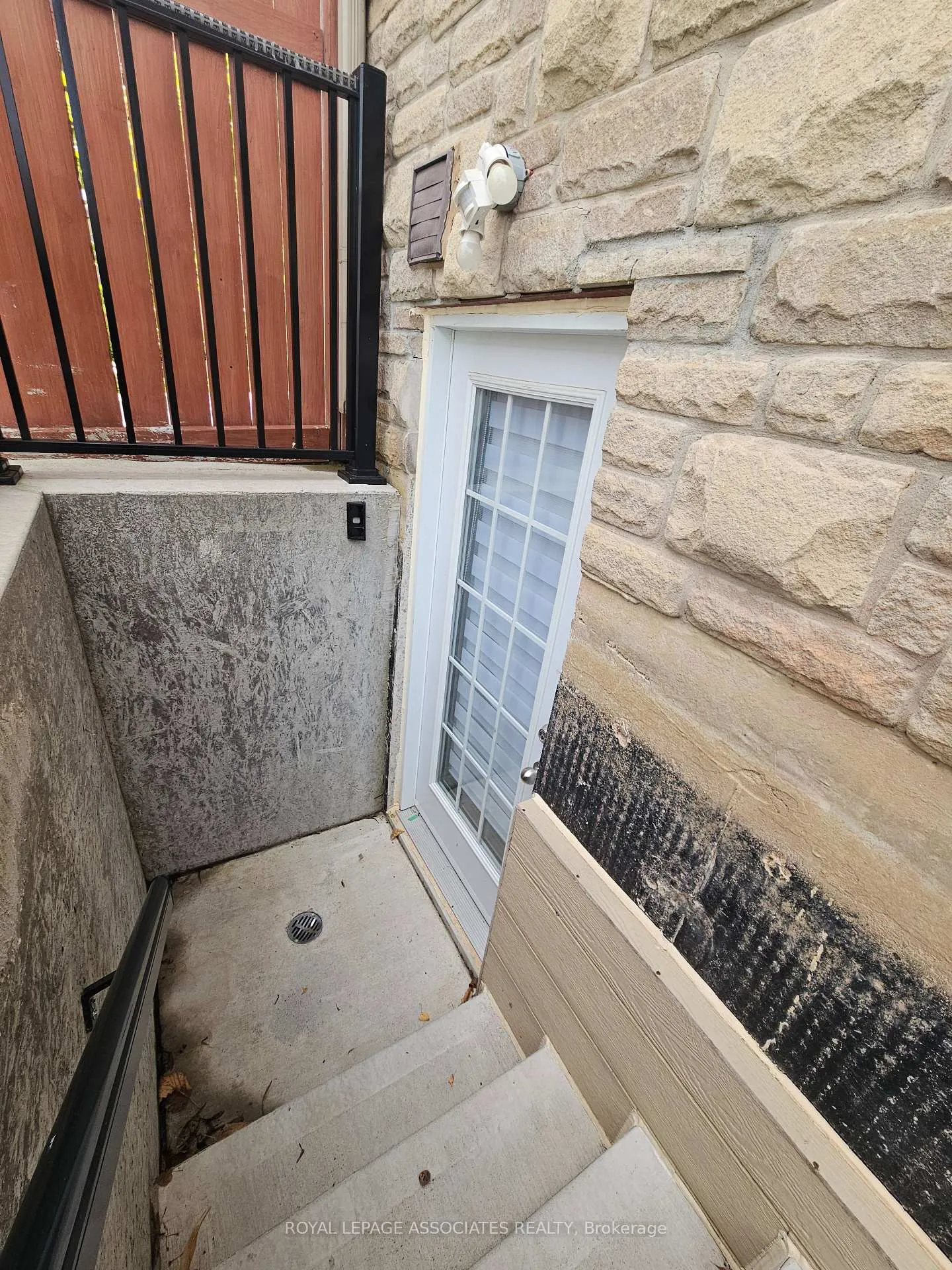 Photo 22 of Unit Bsmt, 131 Lloyd Sanderson Drive, Brampton, Credit Valley — HOMEH