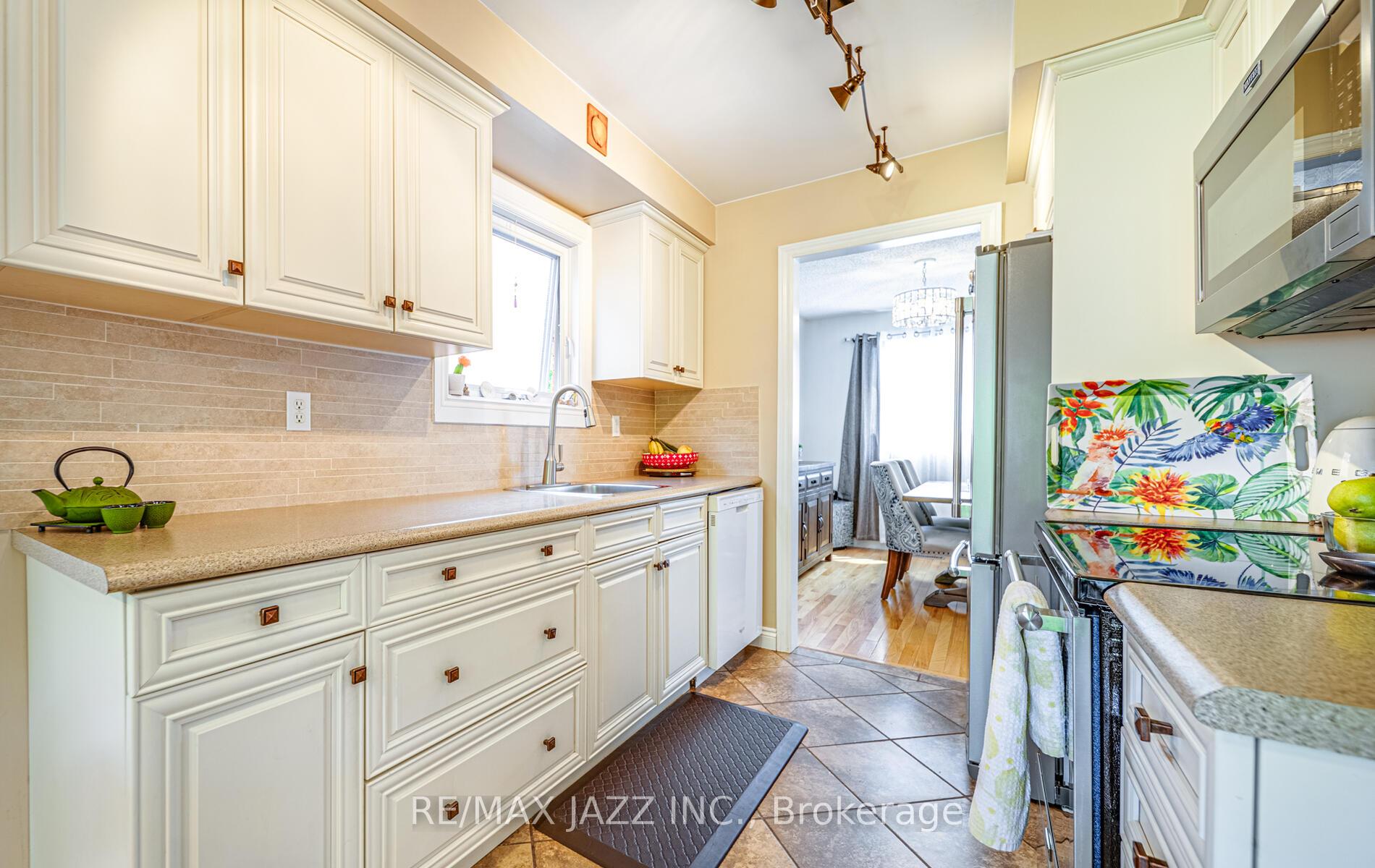 Photo 4 of 80 Barley Mill Crescent, Clarington, Bowmanville — HOMEH