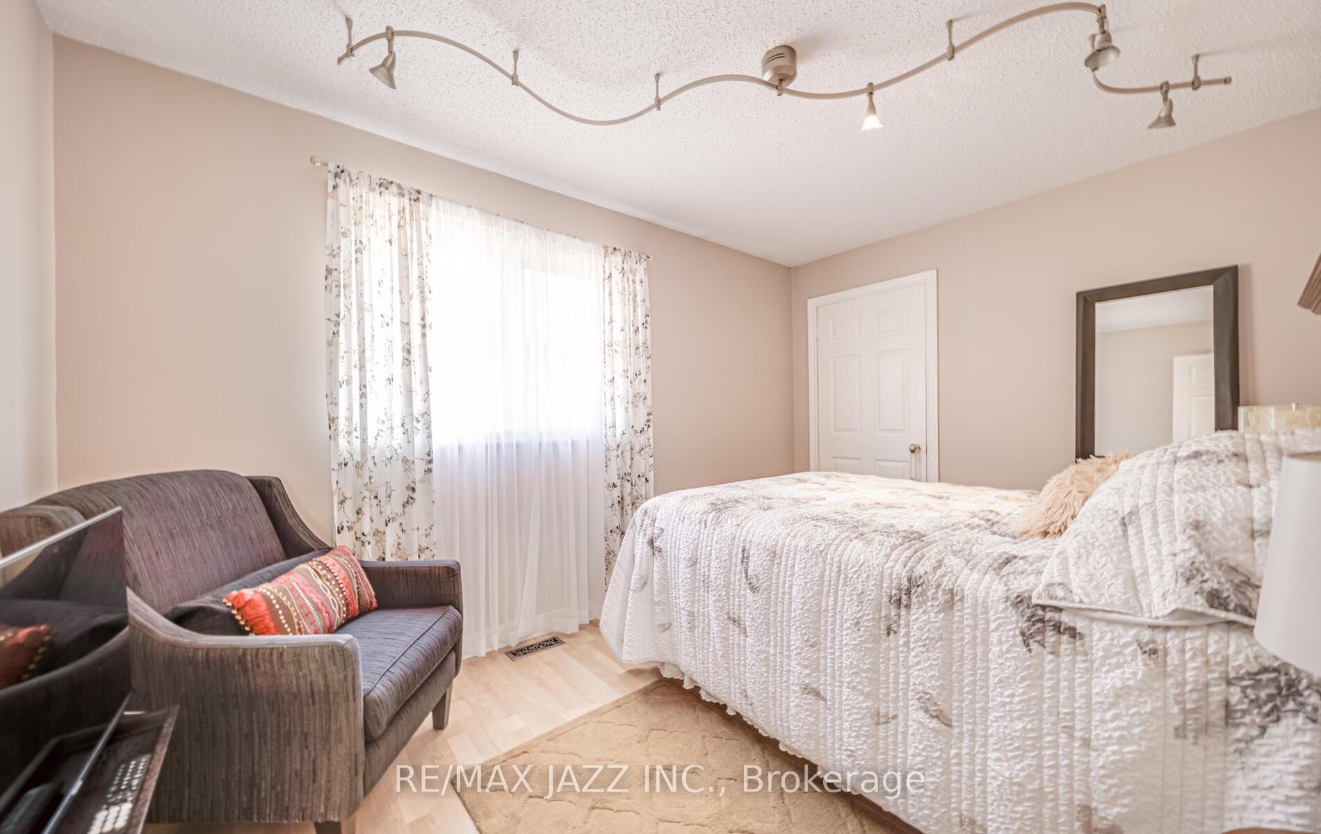 Photo 8 of 80 Barley Mill Crescent, Clarington, Bowmanville — HOMEH