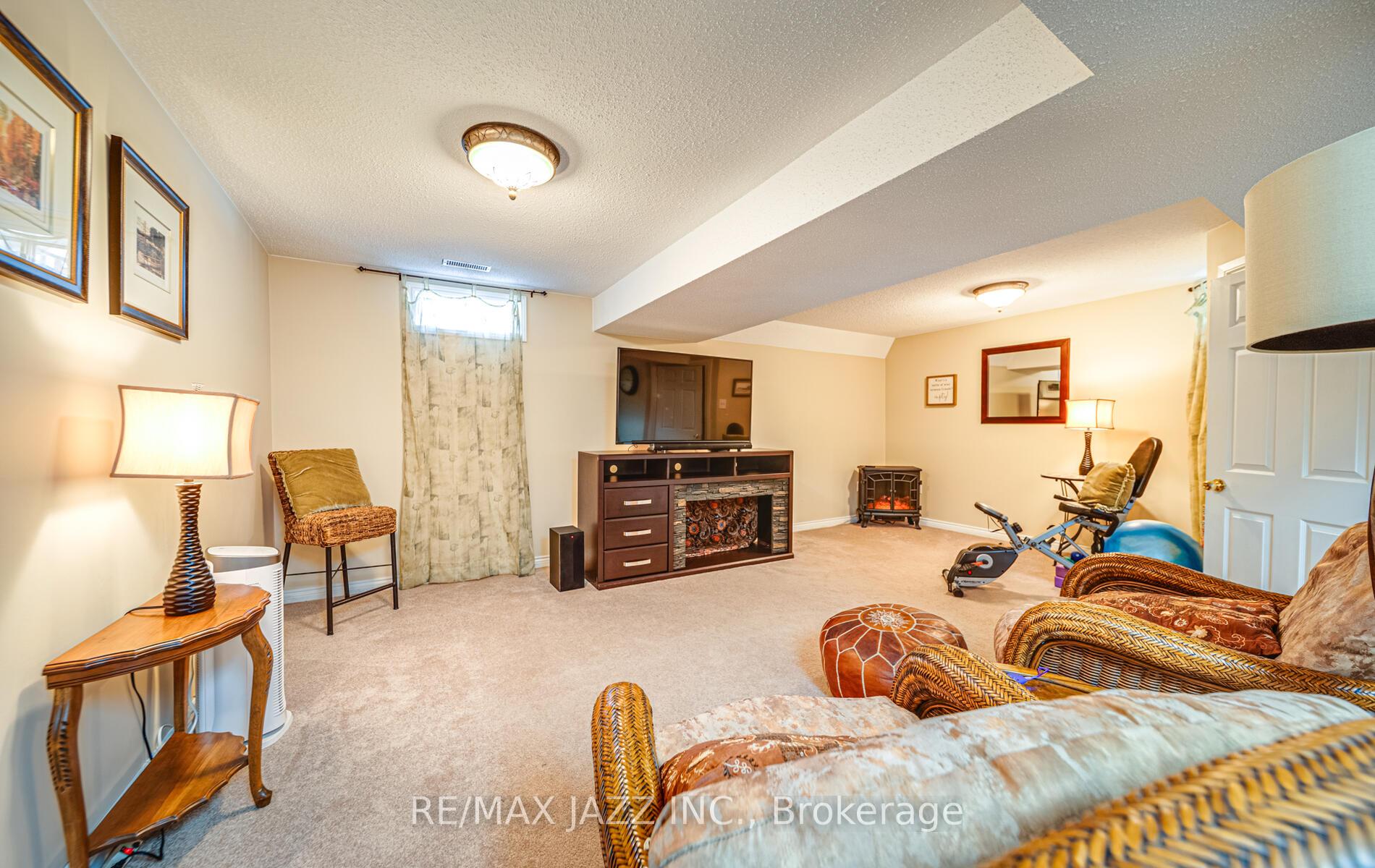 Photo 10 of 80 Barley Mill Crescent, Clarington, Bowmanville — HOMEH