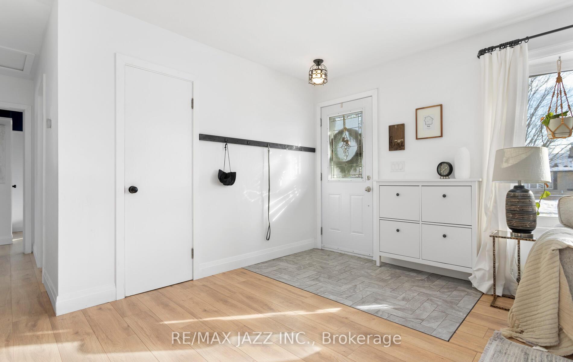 Photo 5 of 488 Annapolis Avenue, Oshawa, McLaughlin — HOMEH