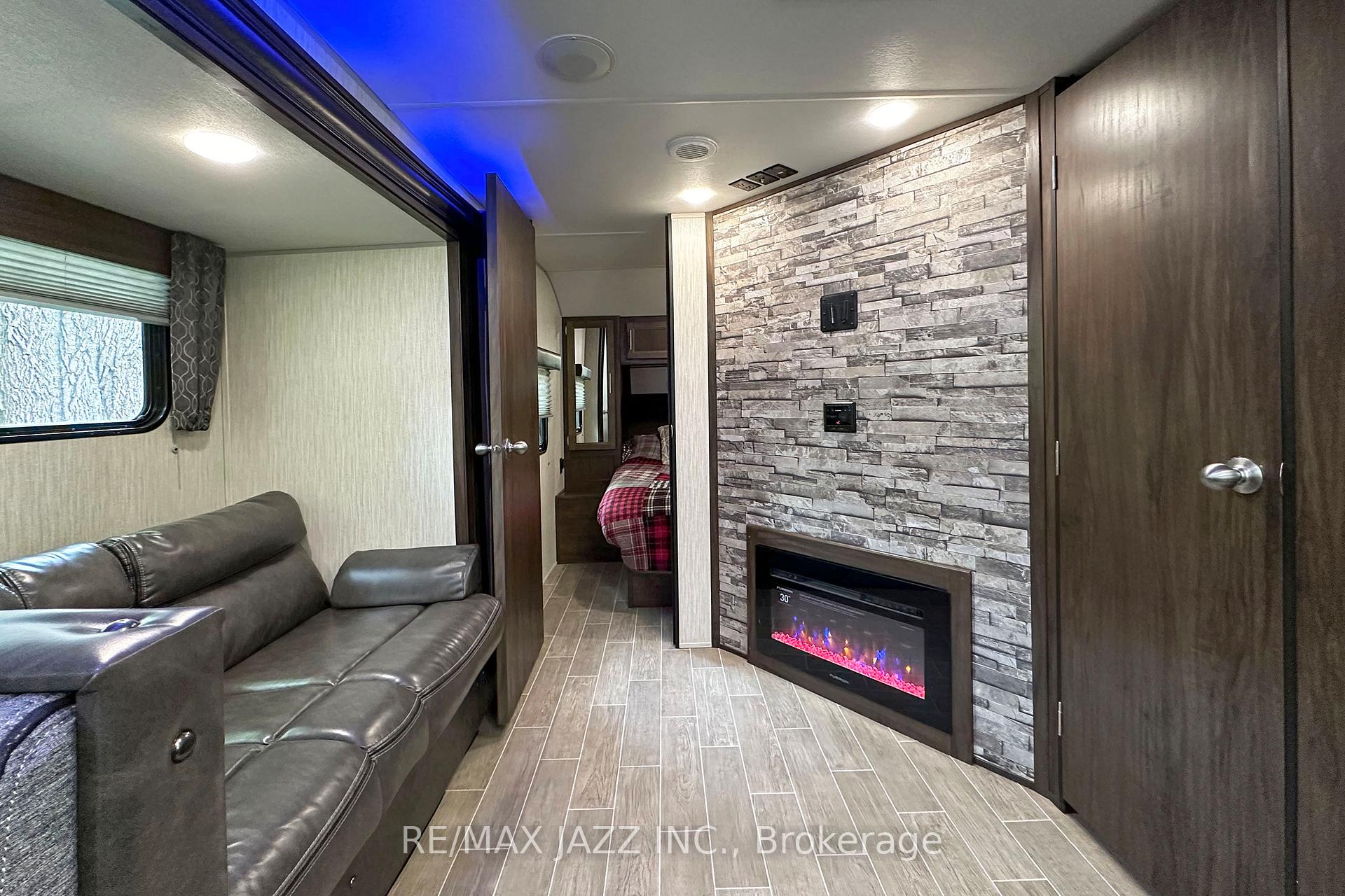 Photo 4 of 3 Wilde Court, Clarington, Bowmanville — HOMEH