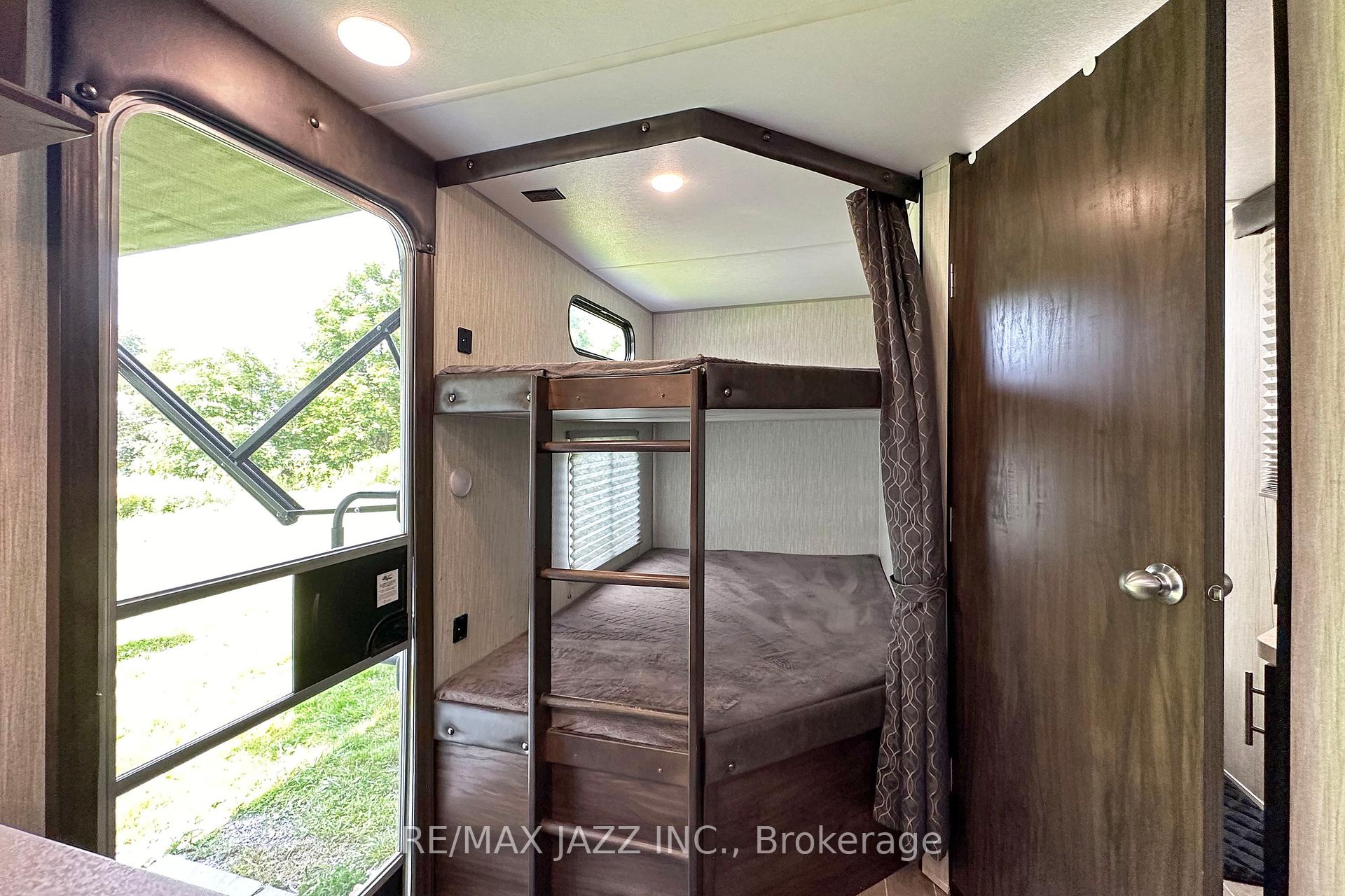 Photo 10 of 3 Wilde Court, Clarington, Bowmanville — HOMEH