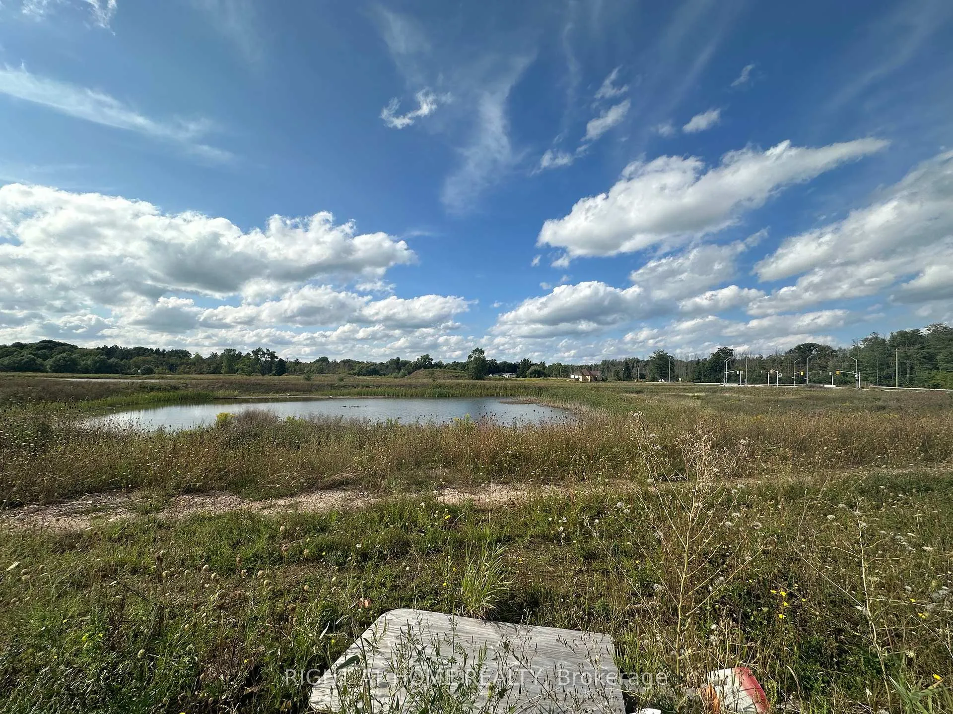 Photo 2 of 7 Hiscott Drive, Hamilton, Waterdown — HOMEH