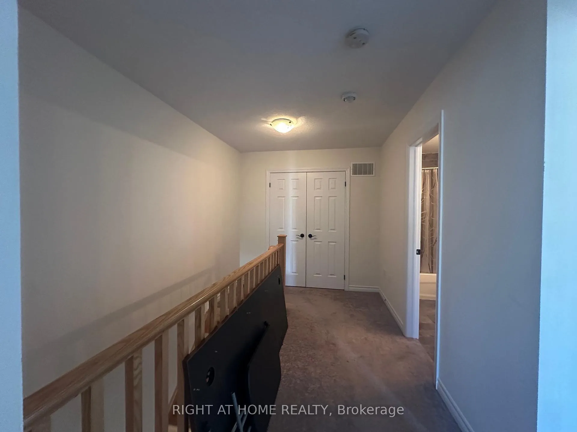 Photo 8 of 7 Hiscott Drive, Hamilton, Waterdown — HOMEH
