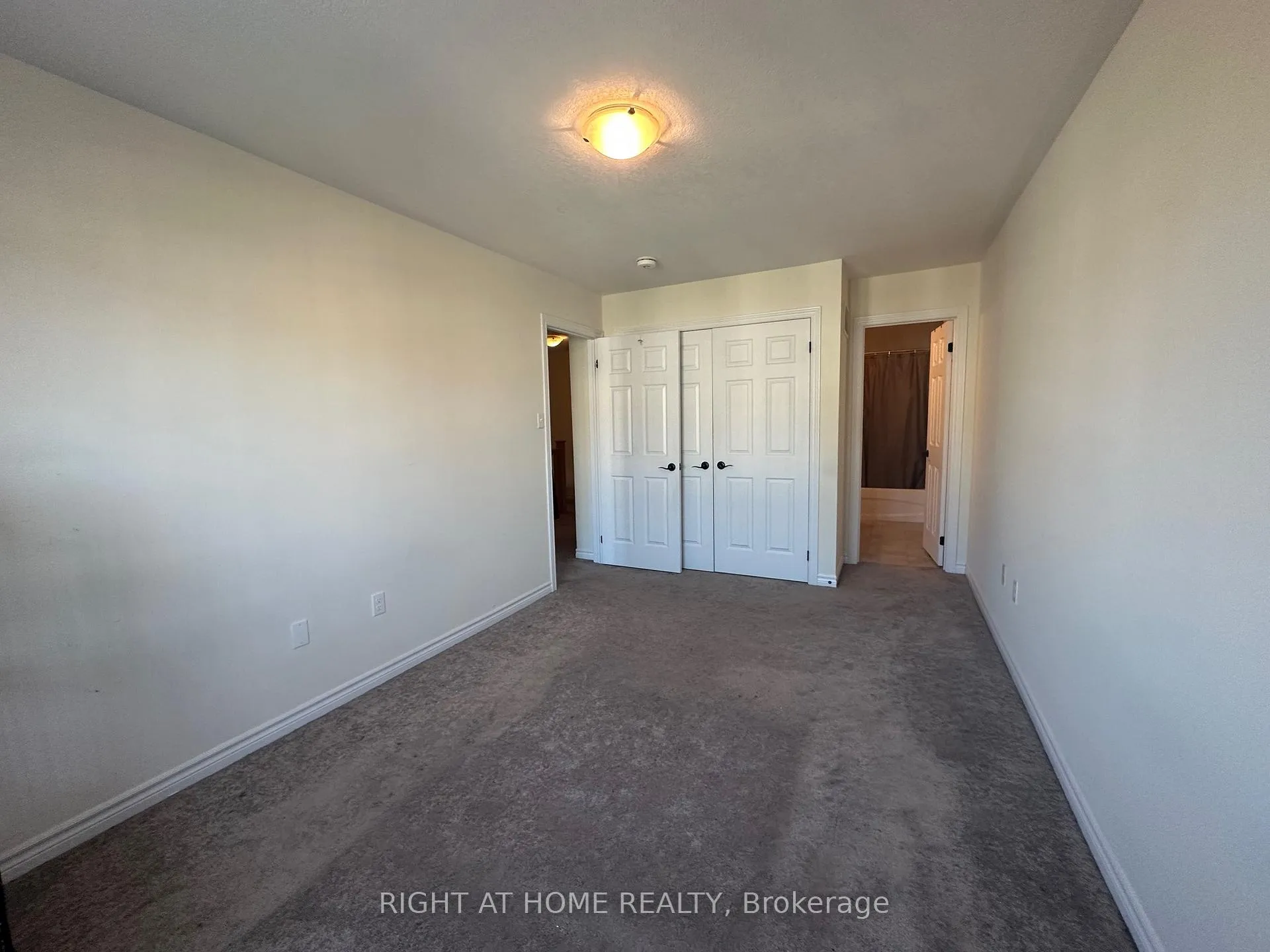 Photo 13 of 7 Hiscott Drive, Hamilton, Waterdown — HOMEH