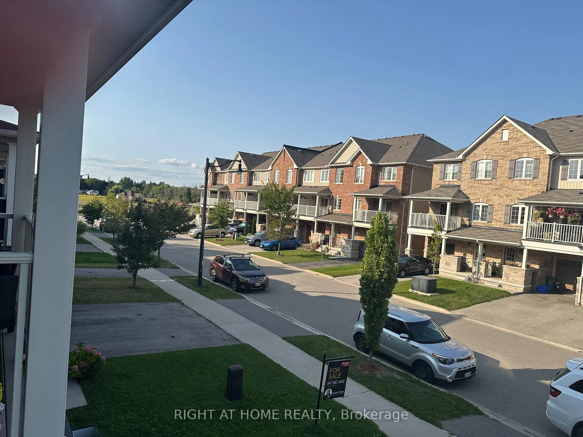 Photo 15 of 7 Hiscott Drive, Hamilton, Waterdown — HOMEH