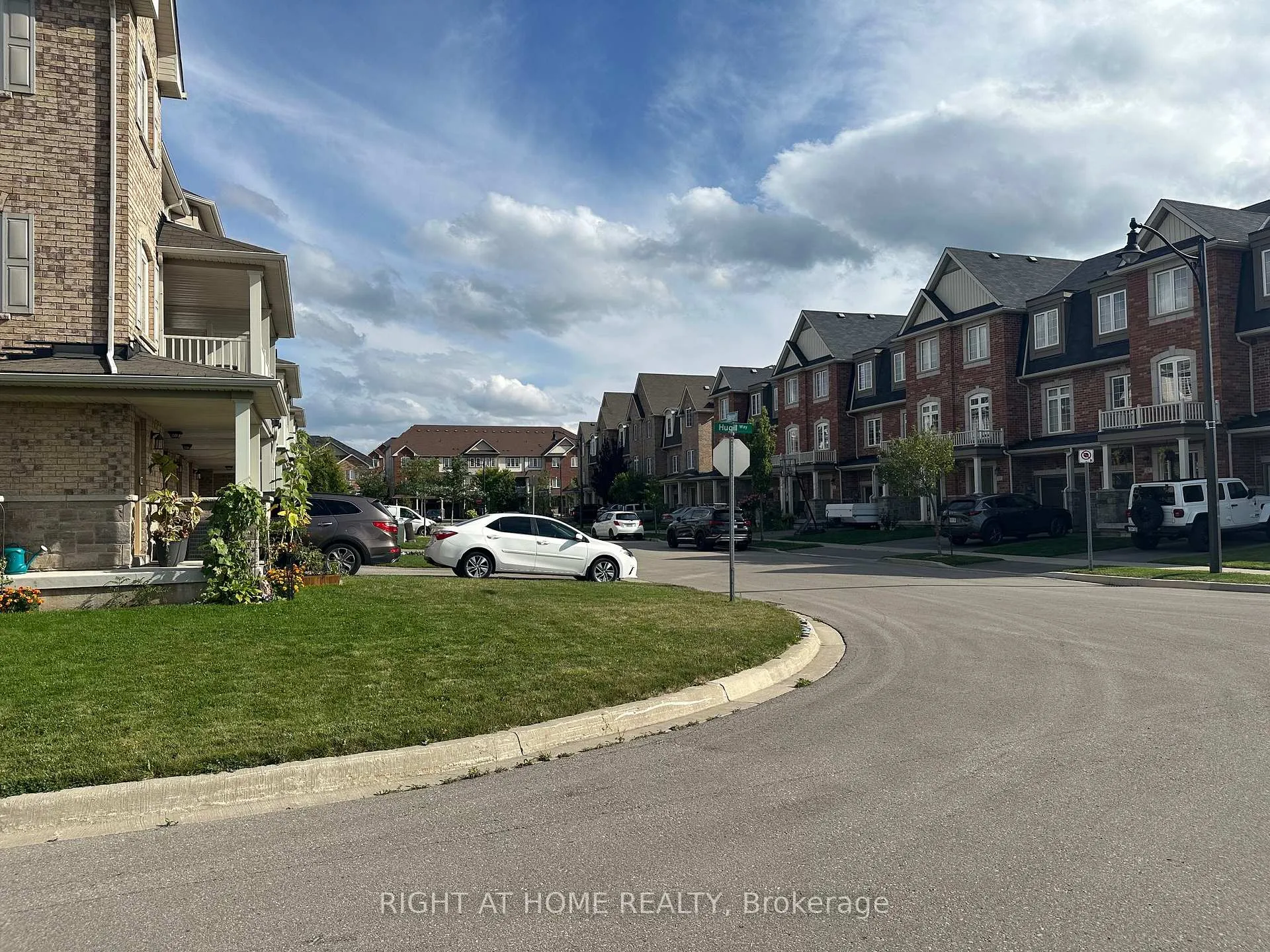 Photo 16 of 7 Hiscott Drive, Hamilton, Waterdown — HOMEH