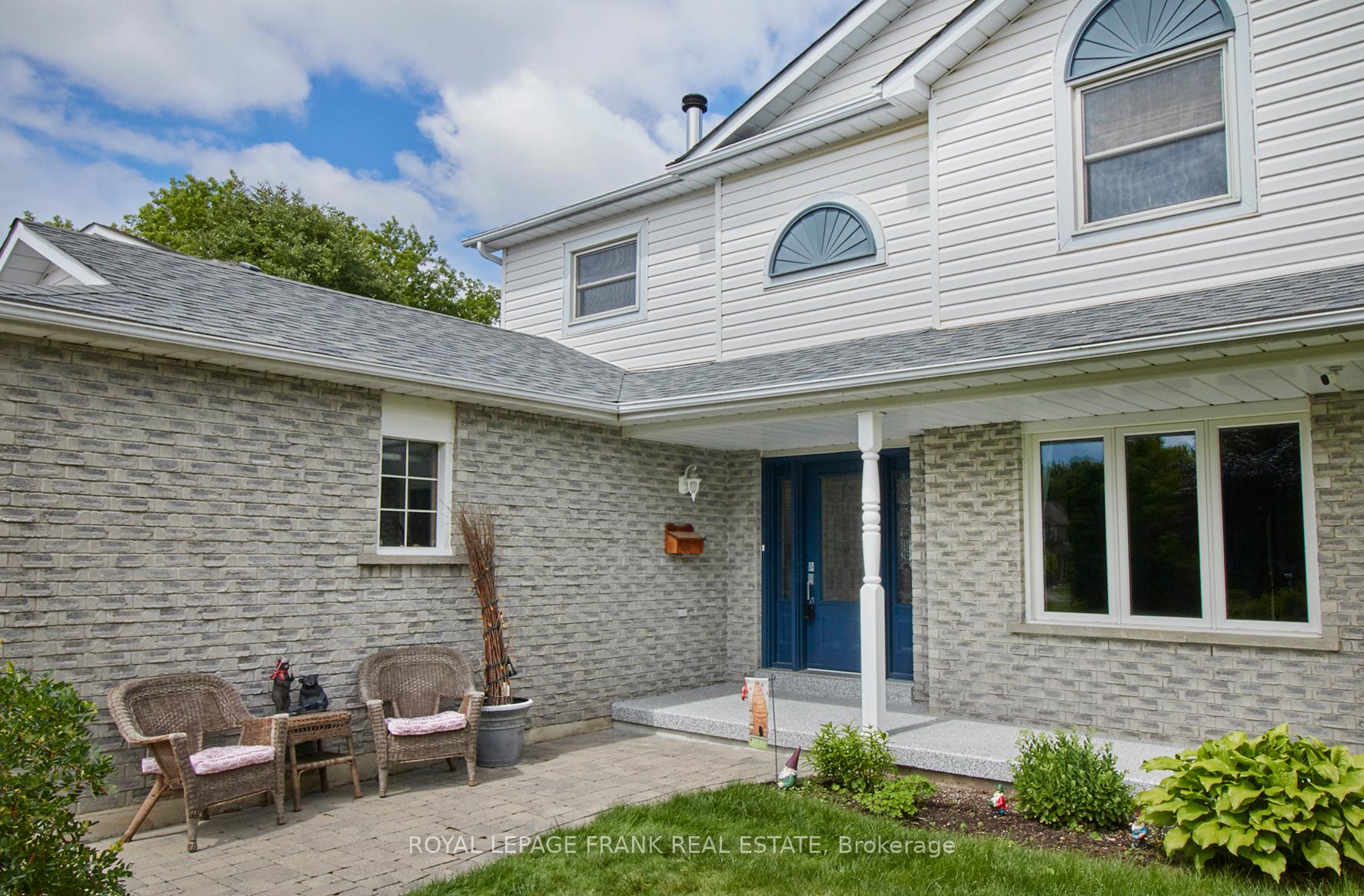 Photo 2 of 32 Faircomb Crescent, Clarington, Courtice — HOMEH