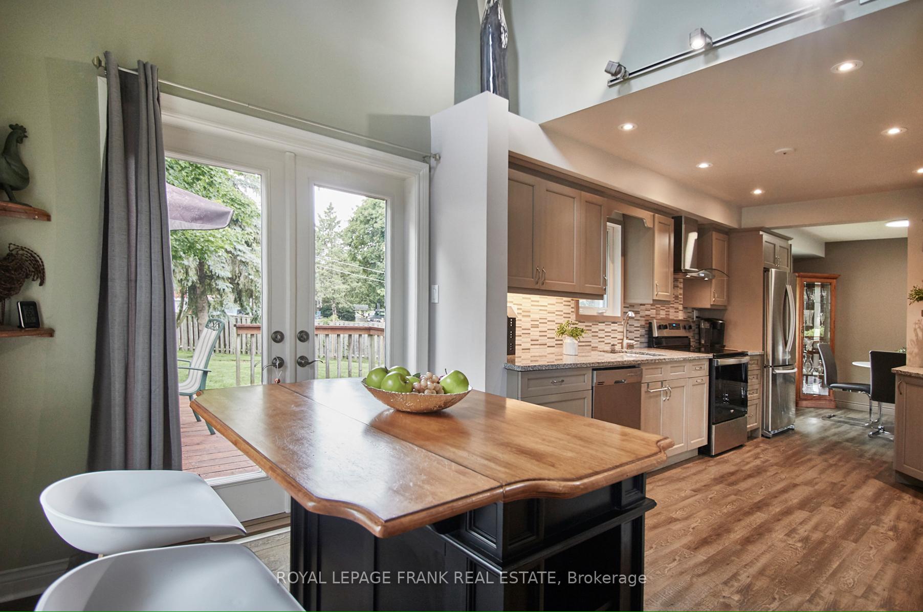 Photo 6 of 32 Faircomb Crescent, Clarington, Courtice — HOMEH