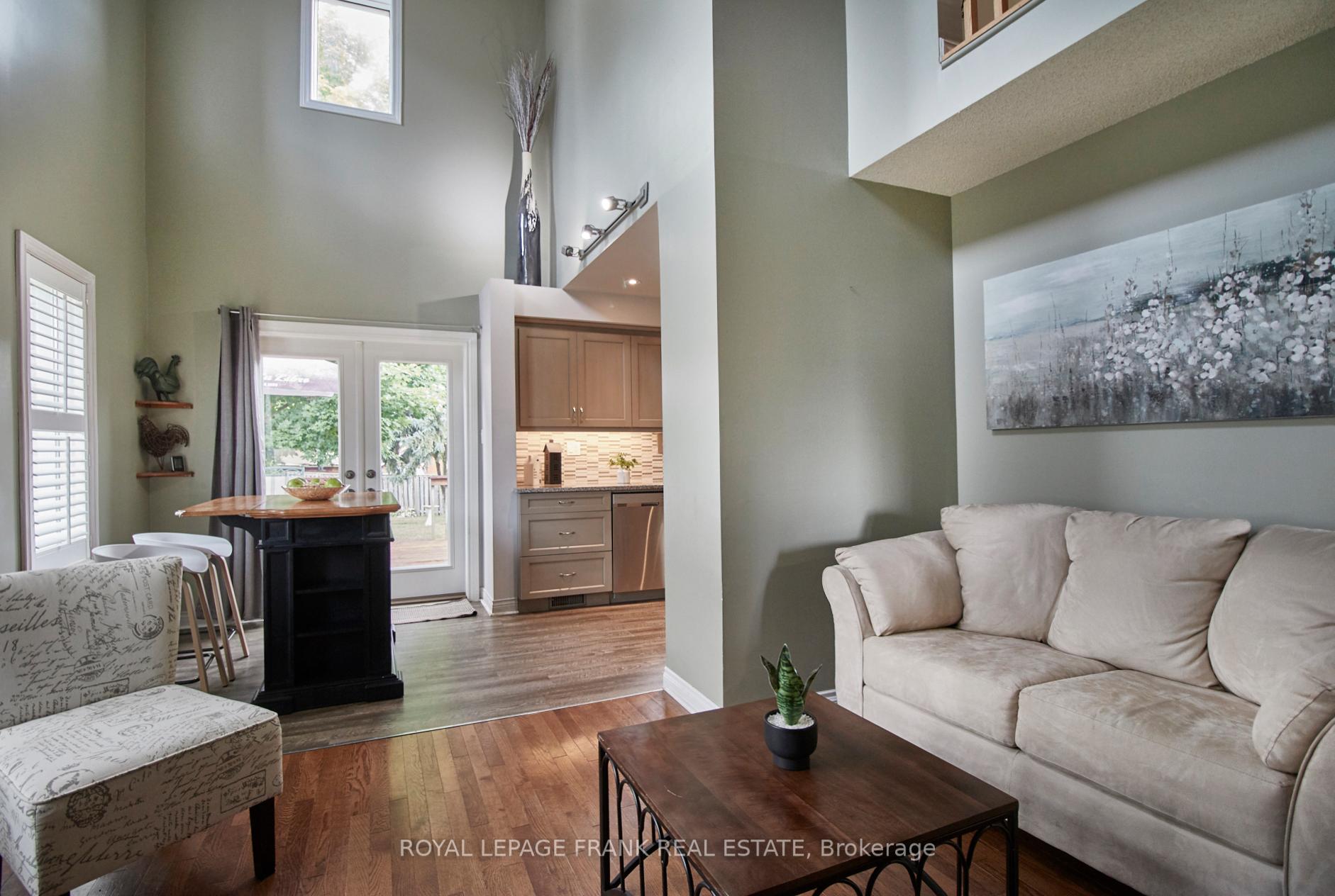 Photo 7 of 32 Faircomb Crescent, Clarington, Courtice — HOMEH