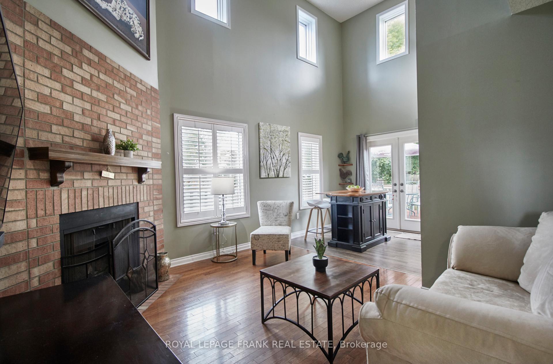Photo 8 of 32 Faircomb Crescent, Clarington, Courtice — HOMEH
