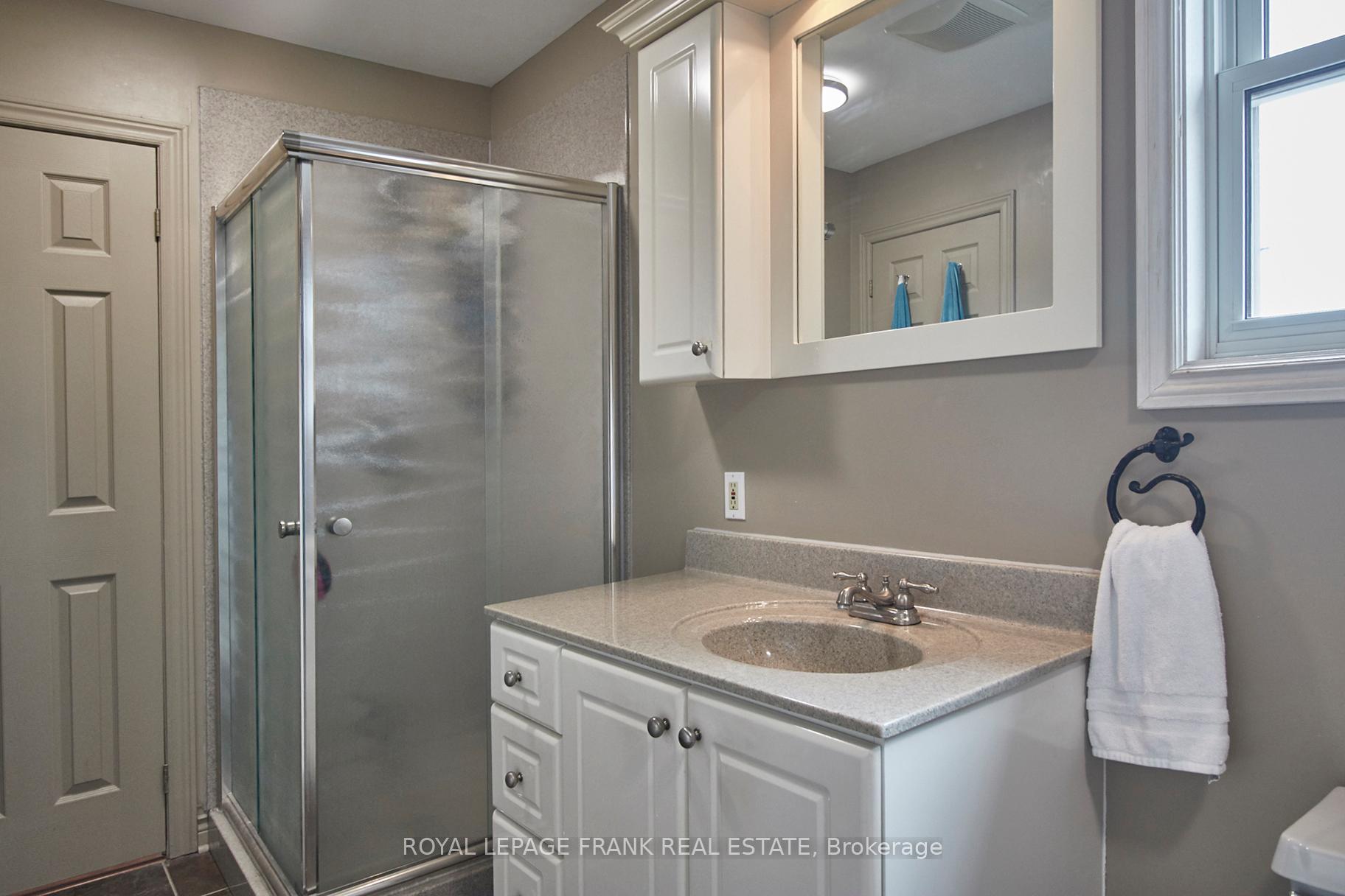 Photo 17 of 32 Faircomb Crescent, Clarington, Courtice — HOMEH