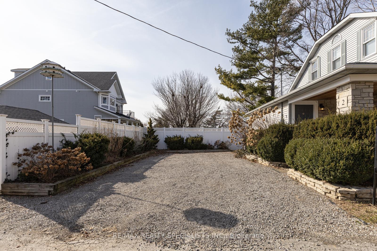 Photo 3 of 2 12th Street, Grimsby, Grimsby Beach — HOMEH