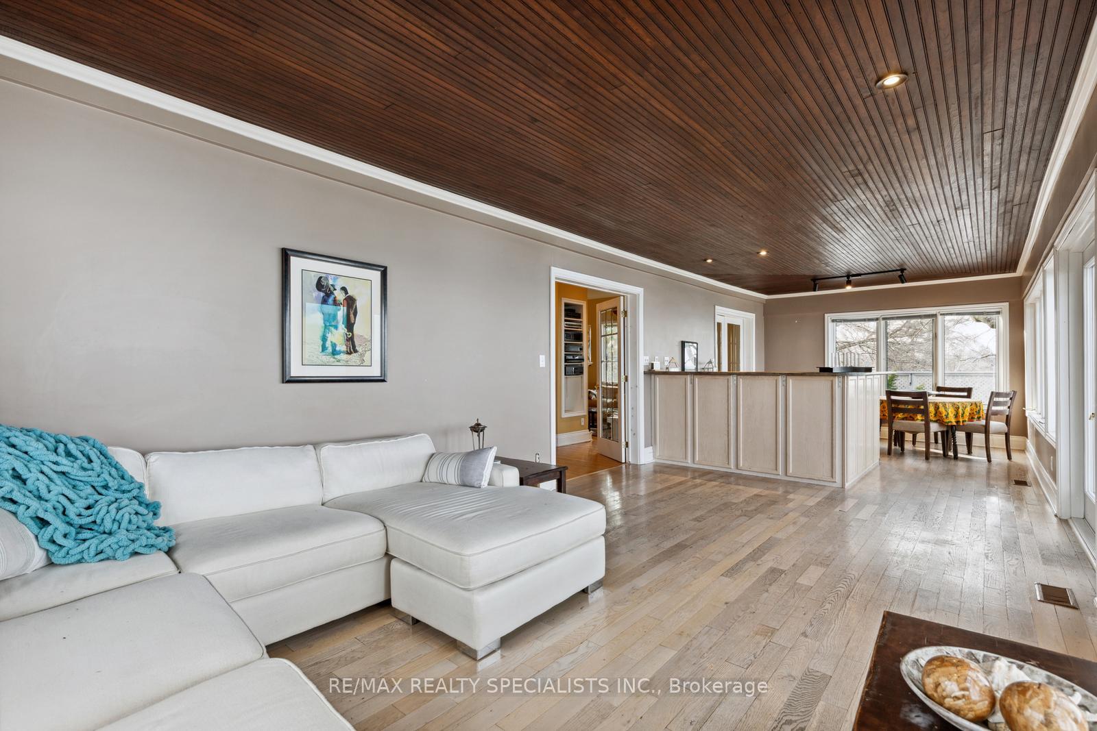 Photo 6 of 2 12th Street, Grimsby, Grimsby Beach — HOMEH