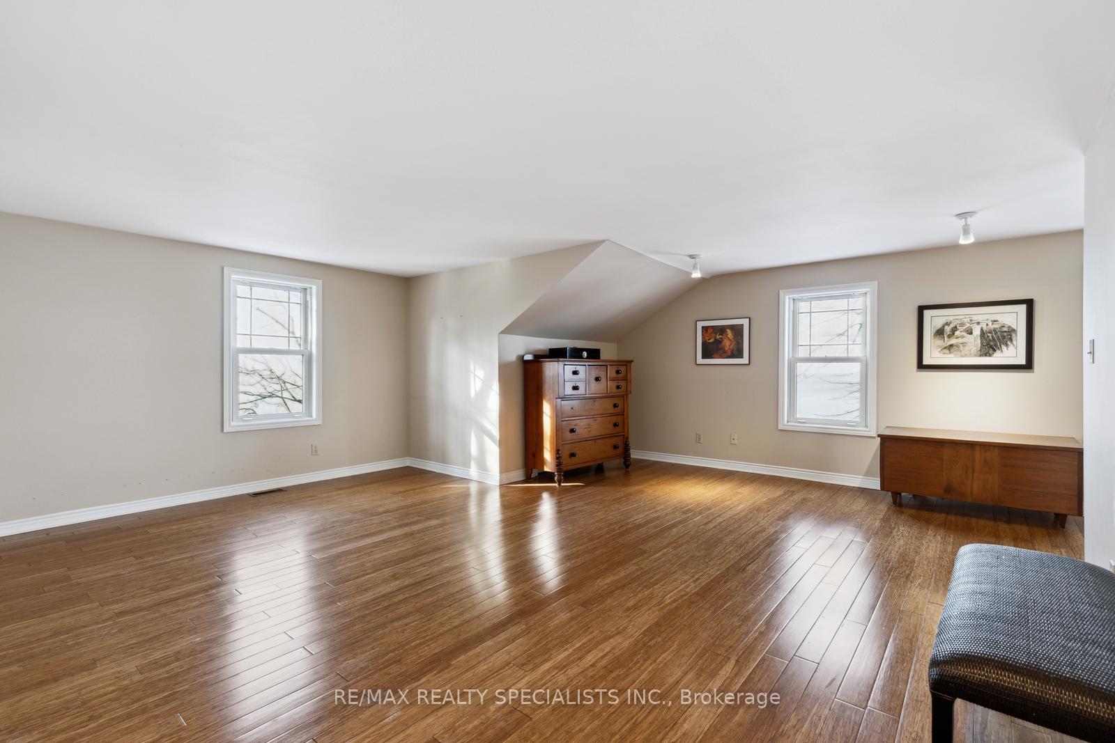 Photo 27 of 2 12th Street, Grimsby, Grimsby Beach — HOMEH