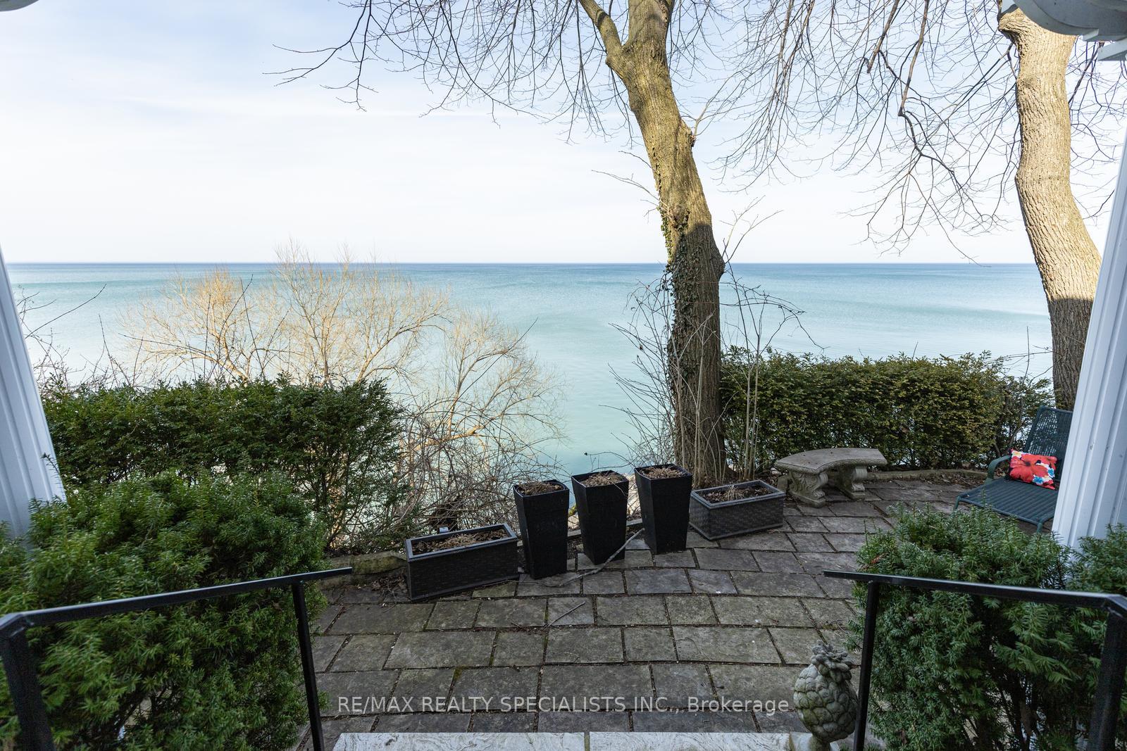 Photo 31 of 2 12th Street, Grimsby, Grimsby Beach — HOMEH