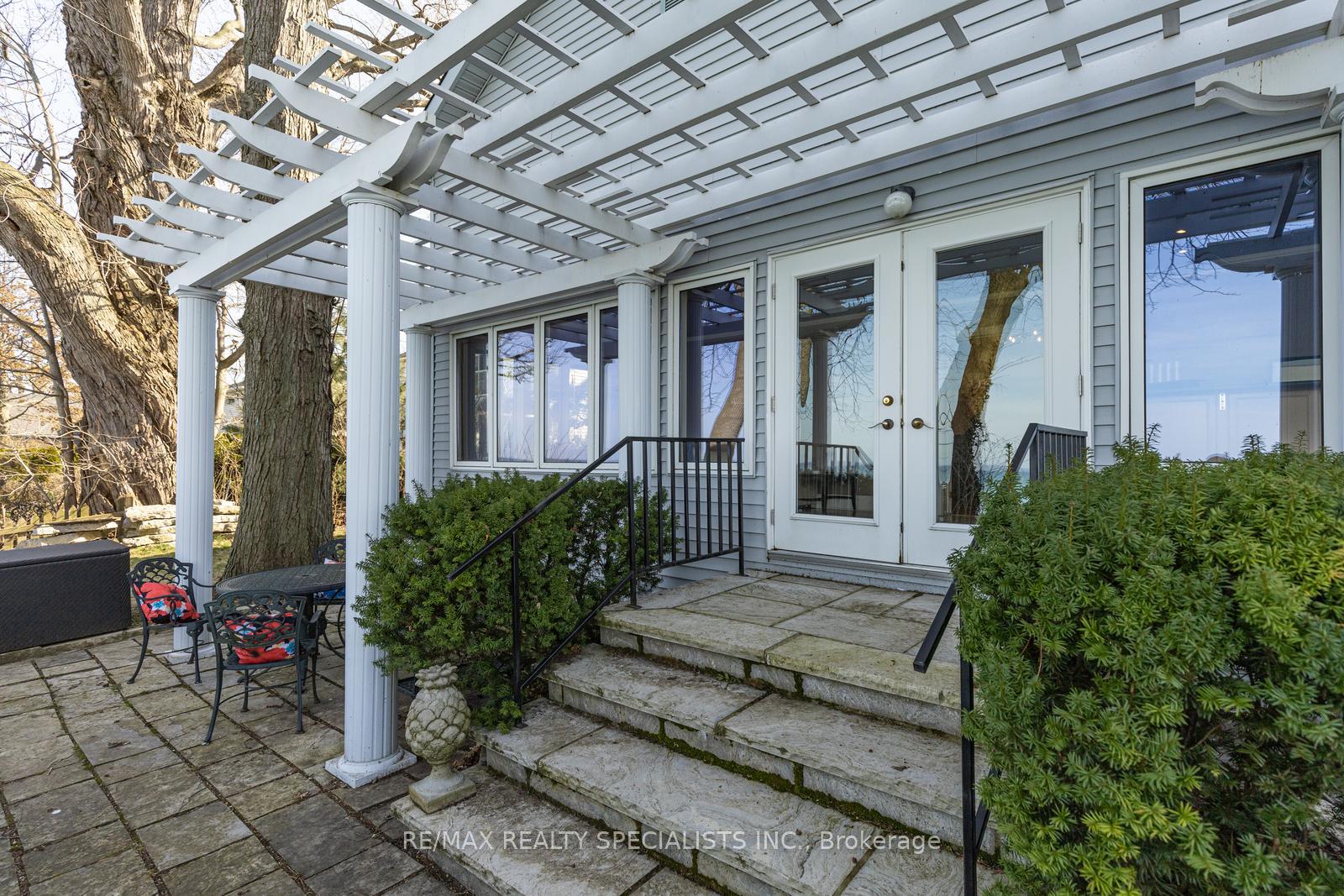 Photo 32 of 2 12th Street, Grimsby, Grimsby Beach — HOMEH