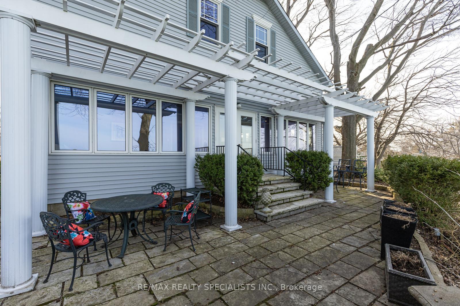 Photo 33 of 2 12th Street, Grimsby, Grimsby Beach — HOMEH