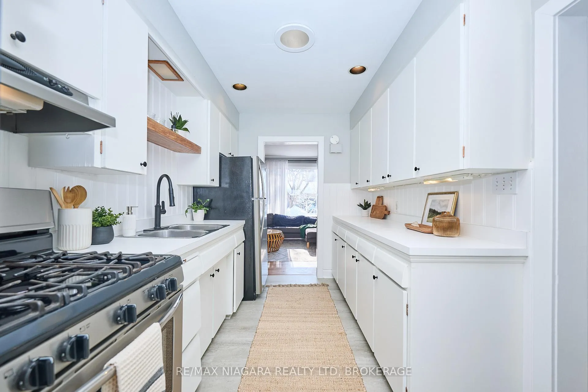 Photo 23 of 160 Norway Avenue, Welland, Prince Charles — HOMEH