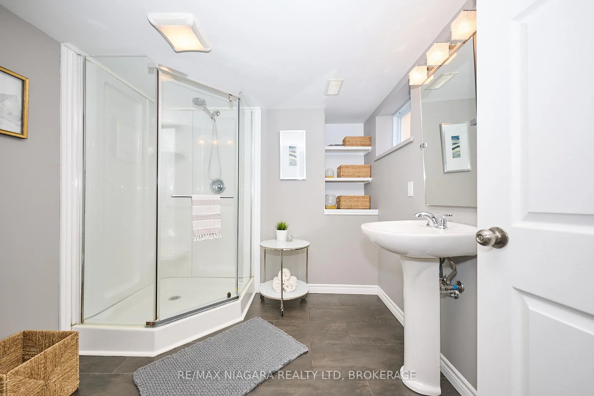 Photo 44 of 160 Norway Avenue, Welland, Prince Charles — HOMEH