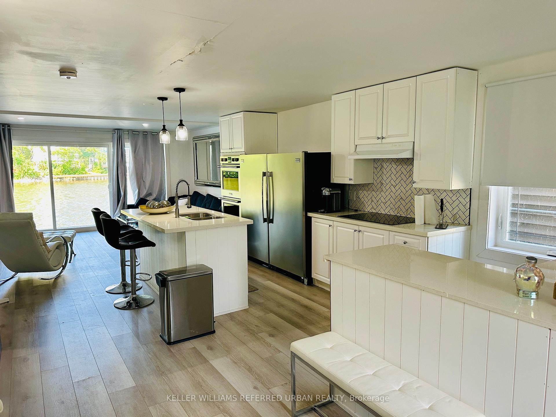 Photo 10 of 18 Harbour Park Crescent, Brock, Beaverton — HOMEH